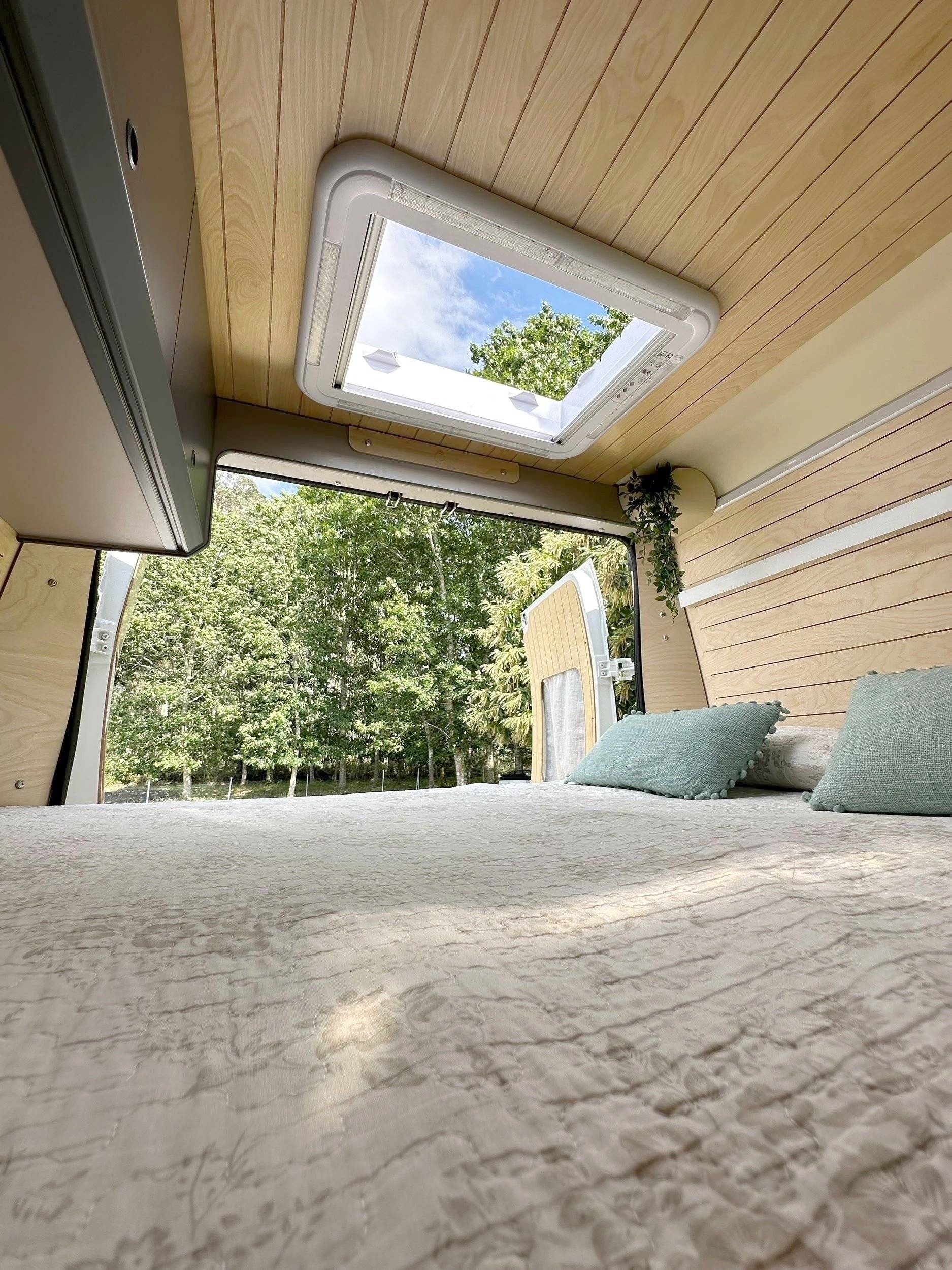 Berth Peugeot Boxer - Yescapa