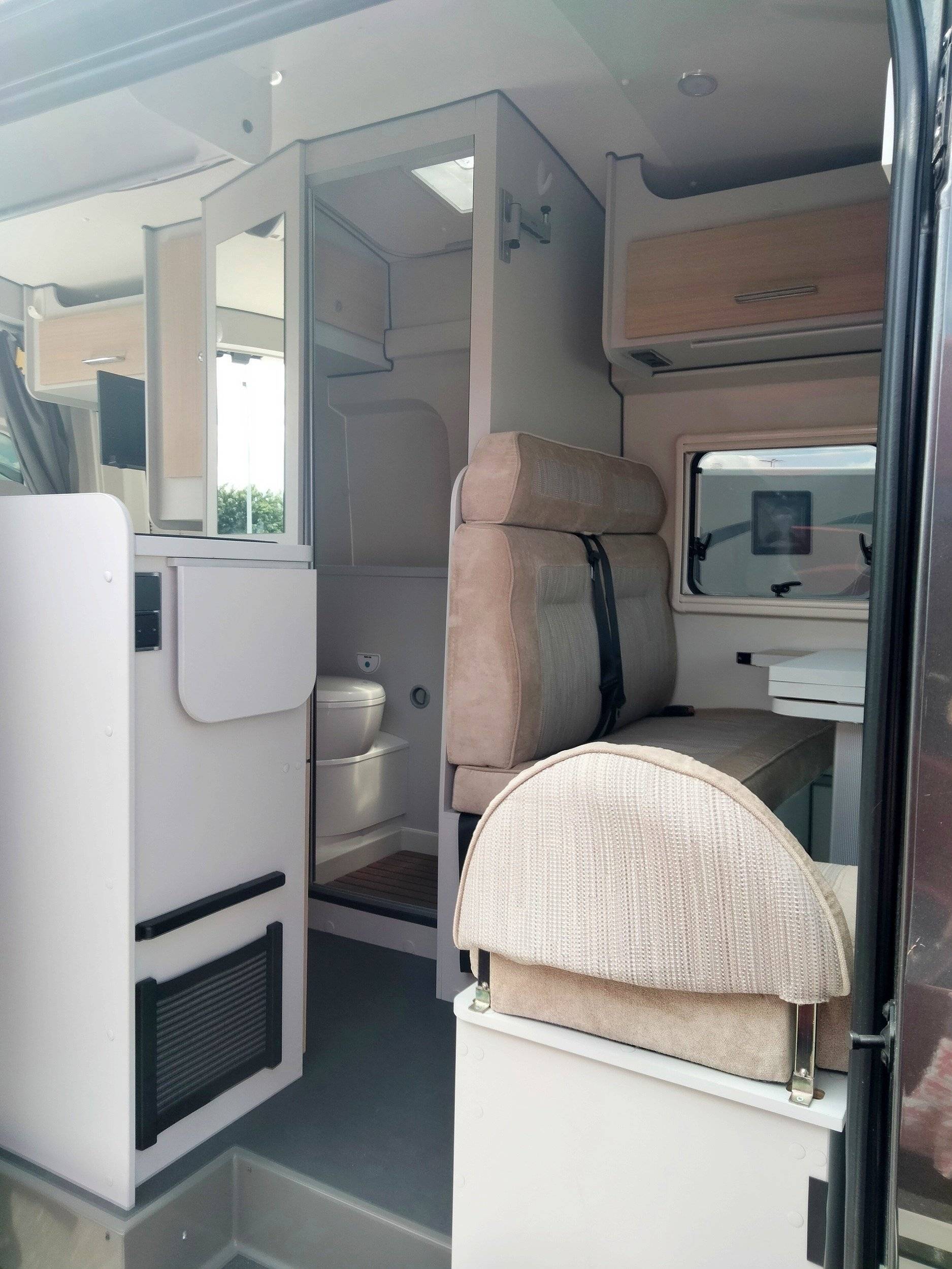 Dinette Ford FORD TRANSIT - Yescapa
