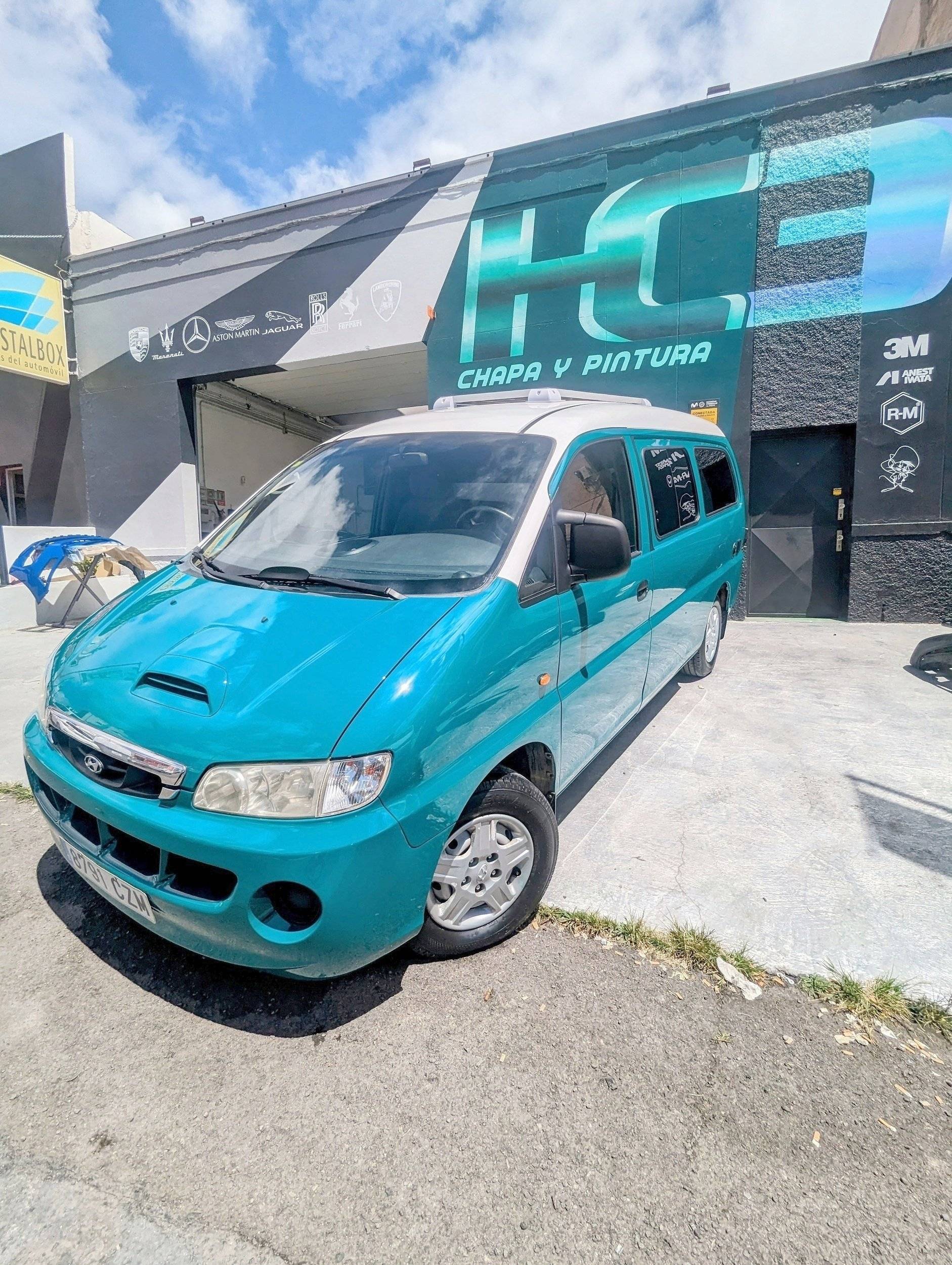 schräge Vorderansicht Hyundai H1 - Yescapa