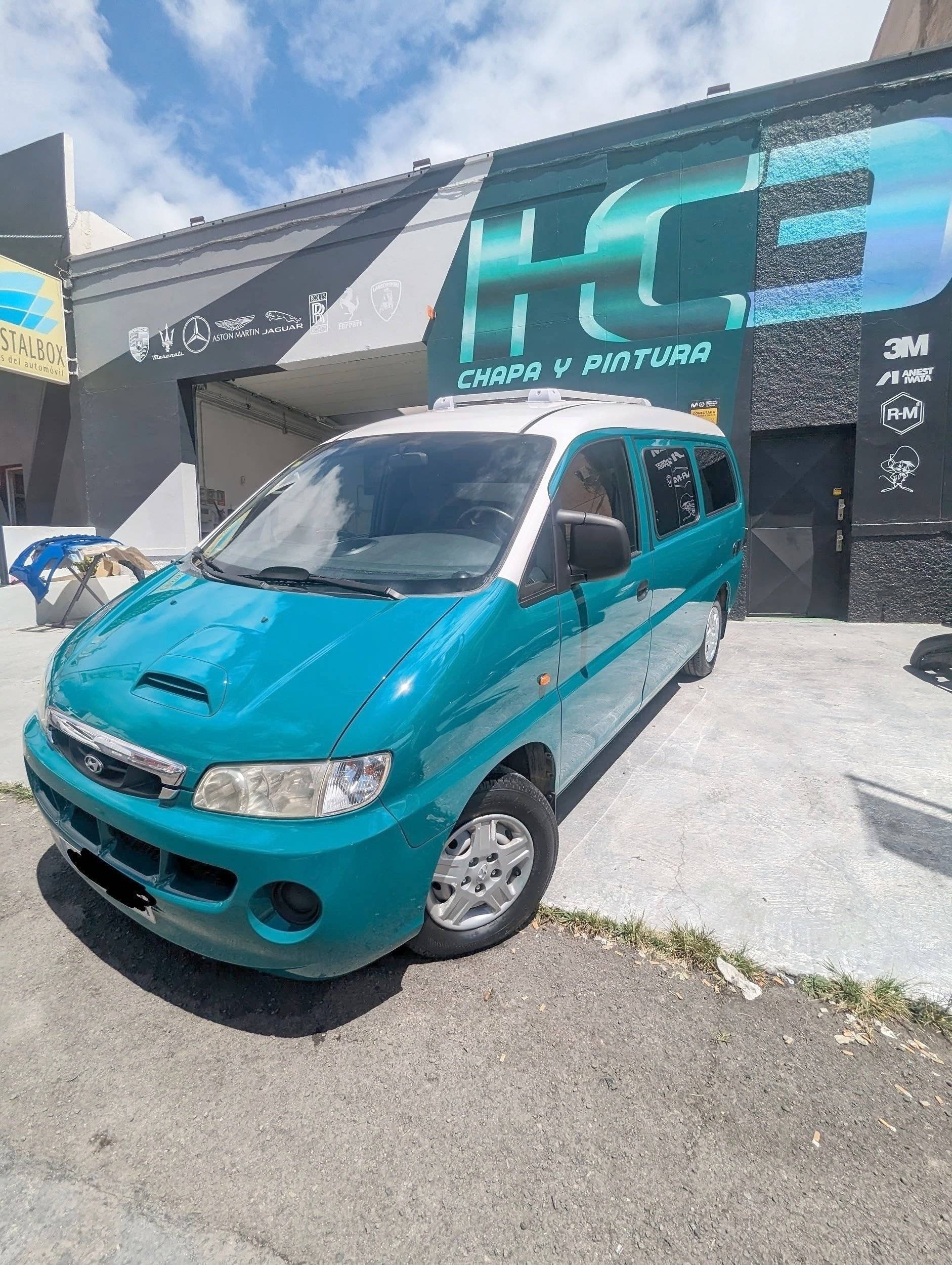 Voorkant 3/4 Hyundai H1 - Yescapa