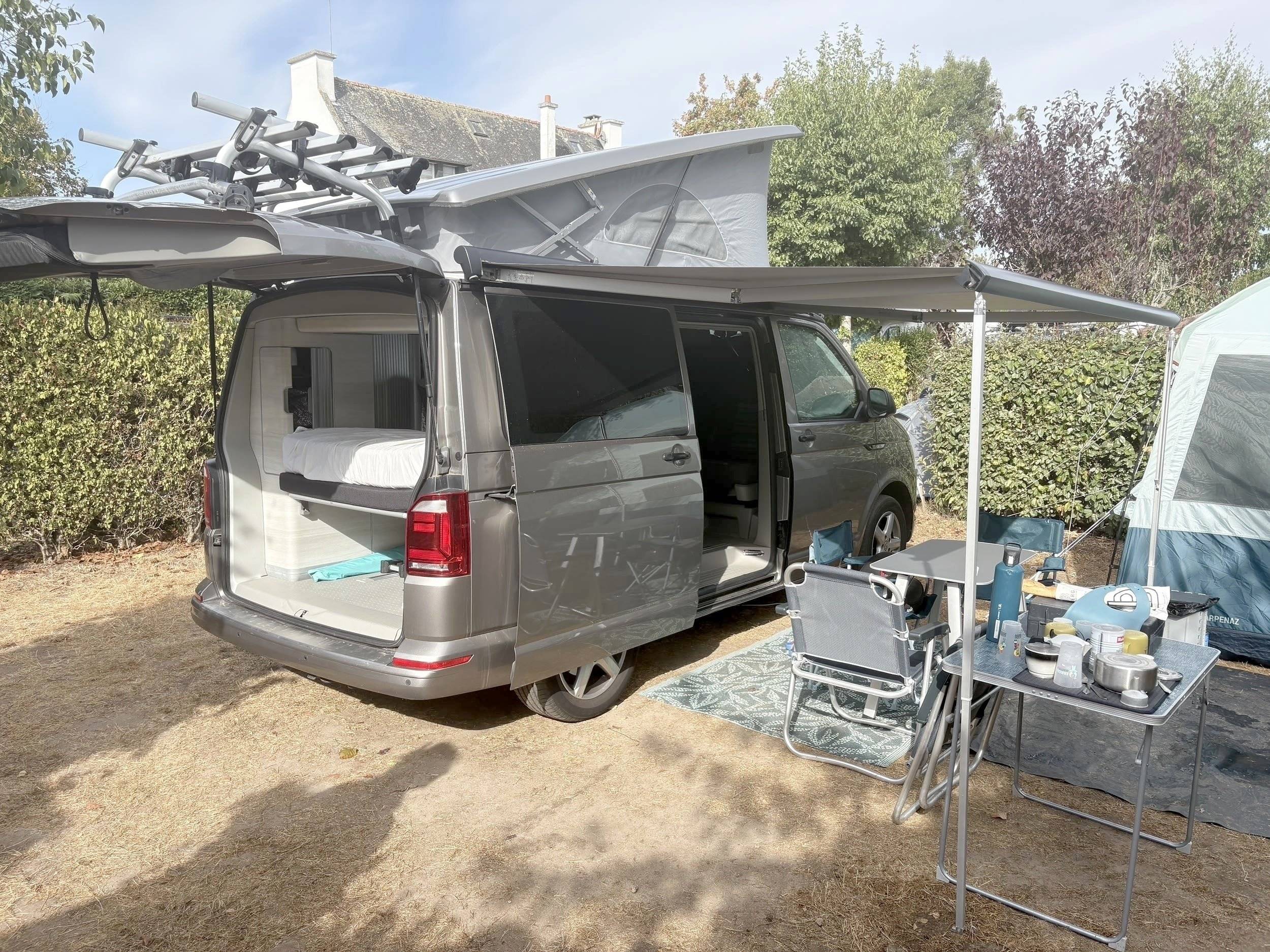 Dining Area Volkswagen - Yescapa