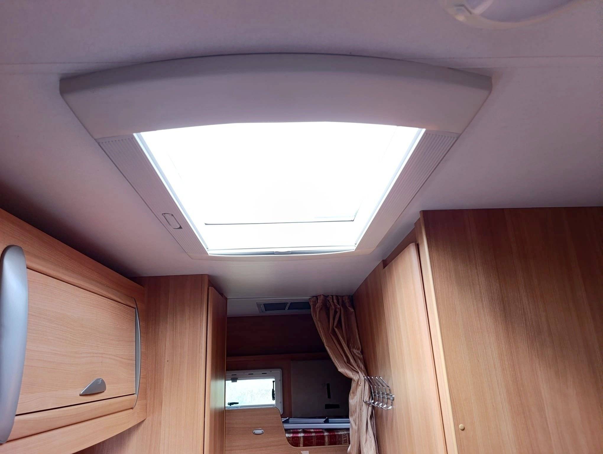 Challenger ford transit