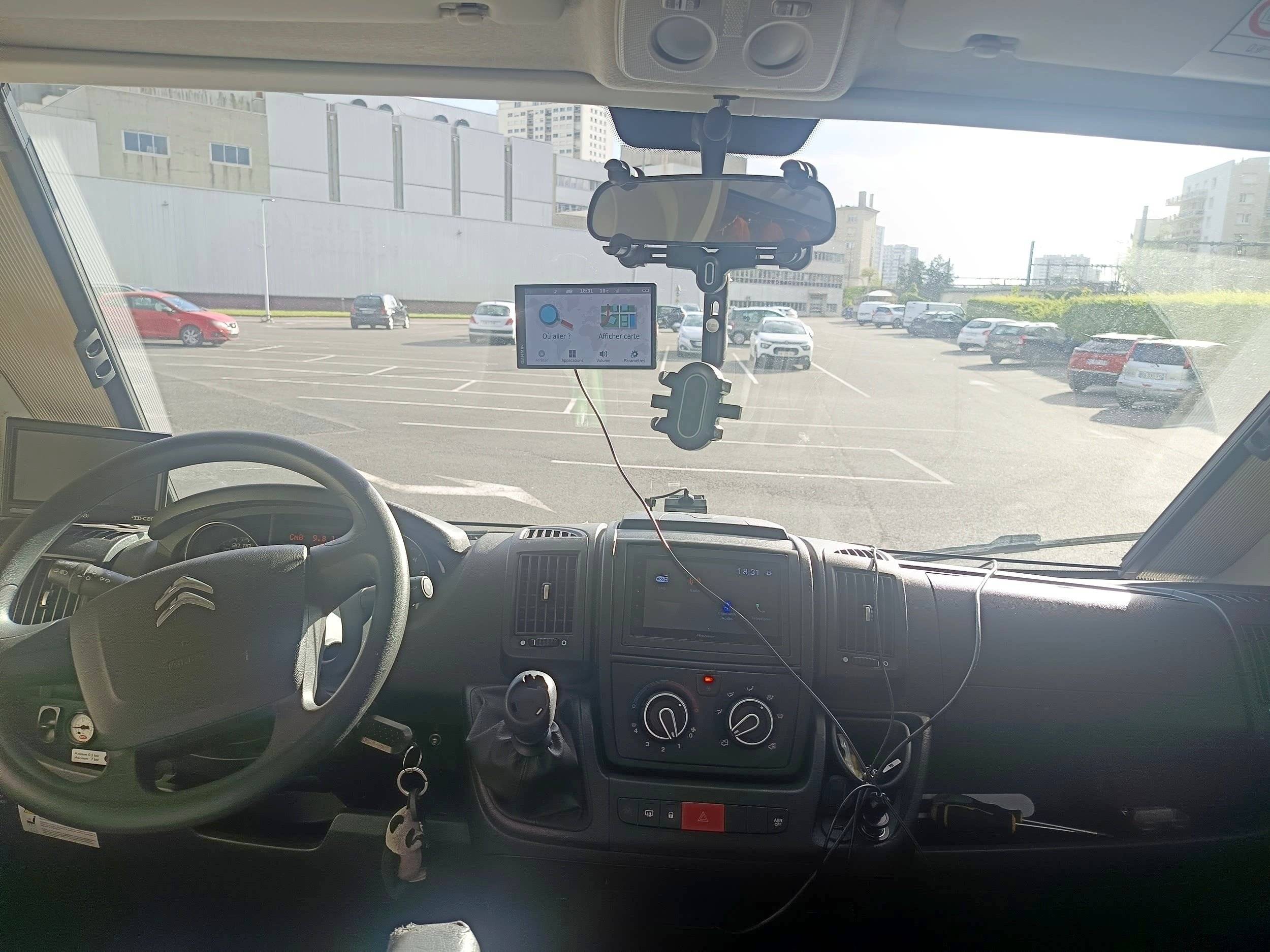 Fahrerbereich Citroën 2.2L 140CV - Yescapa
