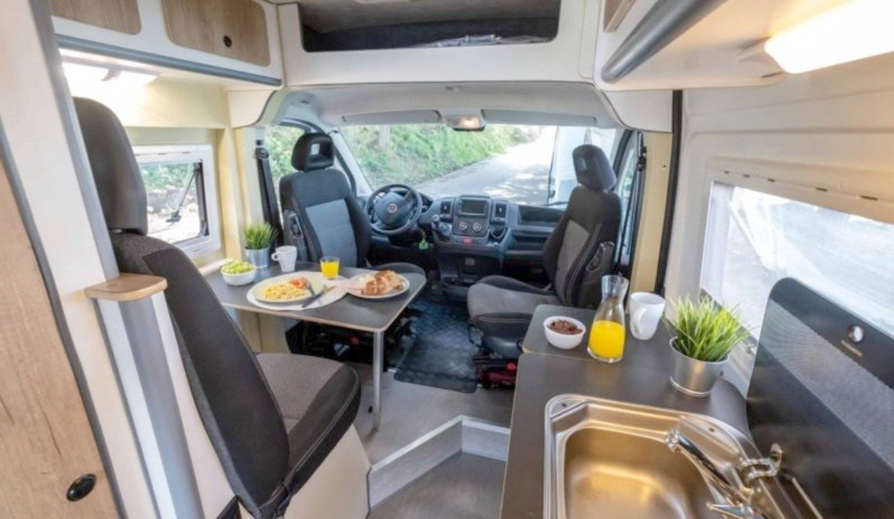 Dining Area Fiat - Yescapa