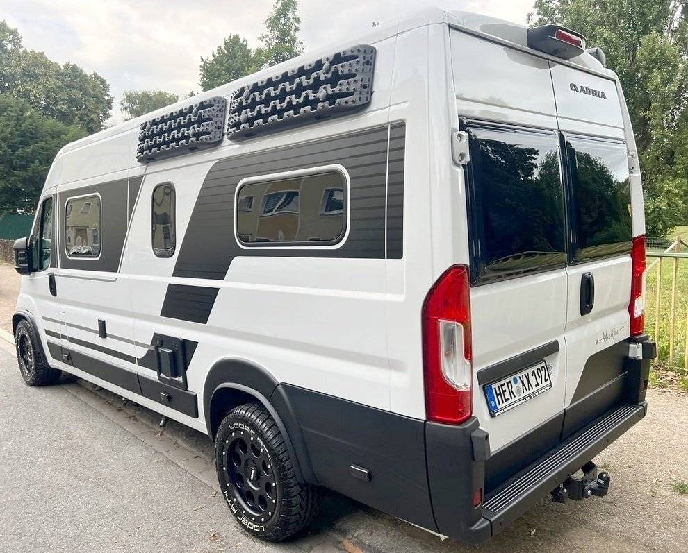 schräge Vorderansicht Fiat Fiat Ducato 10 - Yescapa