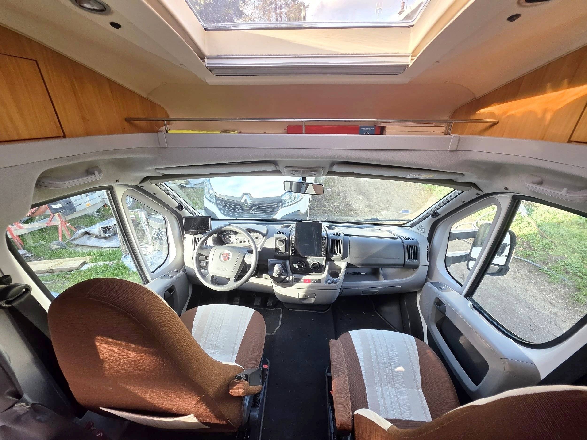 Fahrerbereich Fiat 2,3 l 130 ch - Yescapa