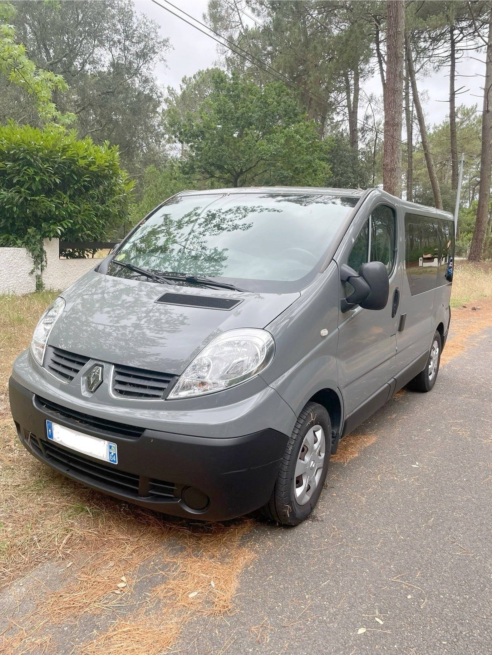 Voorkant 3/4 Renault Renault Trafic - Yescapa