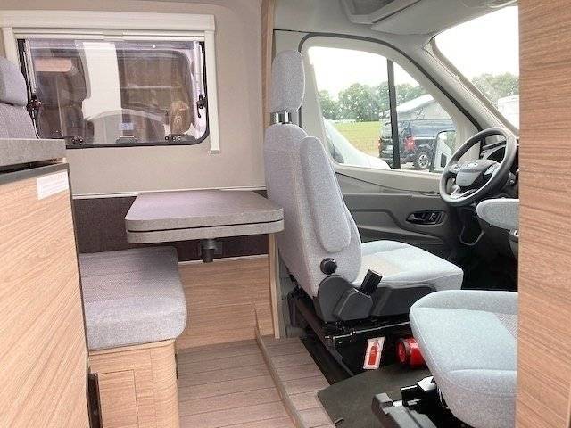 Dining Area Ford ford transit - Yescapa