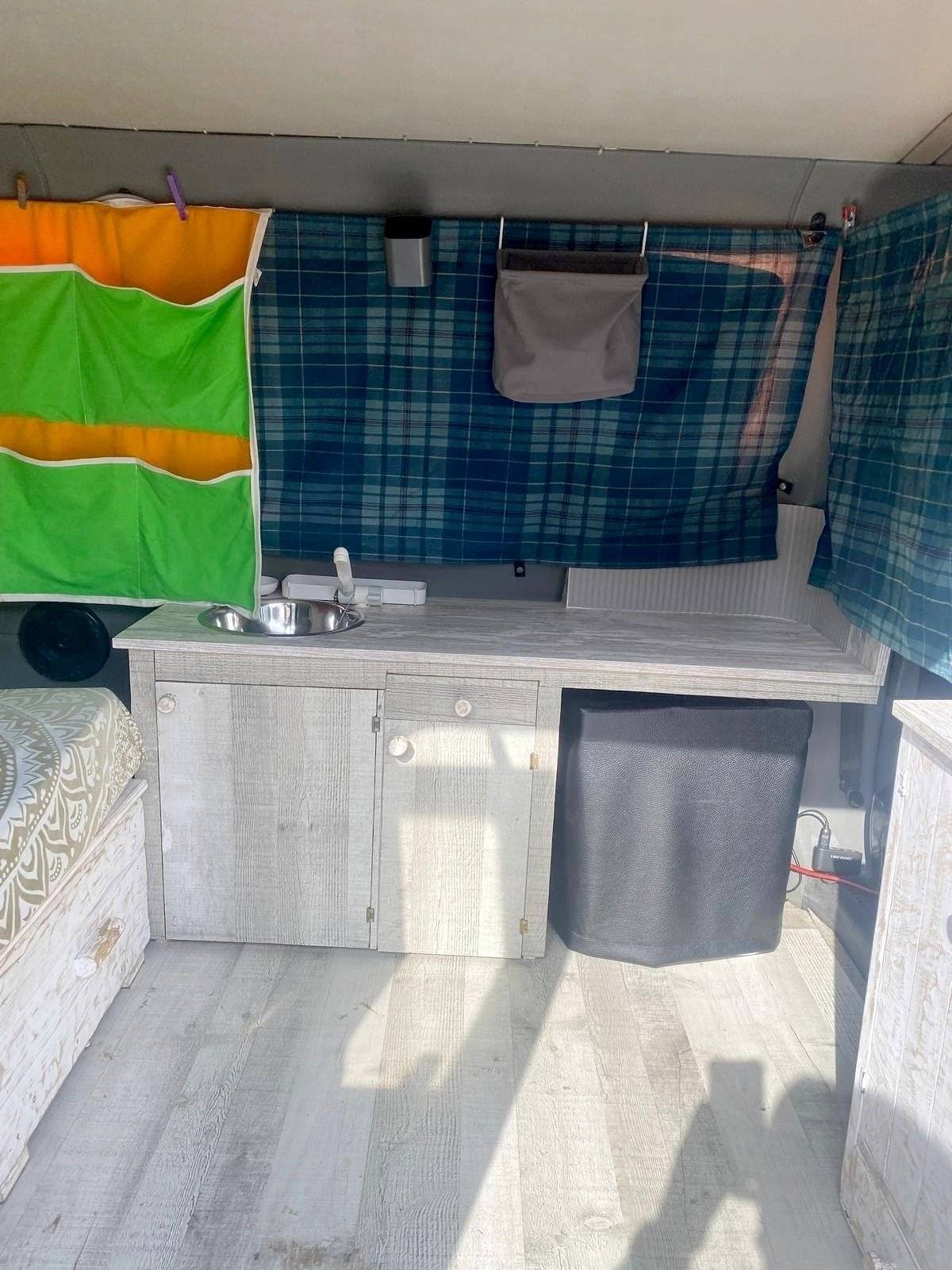 Angolo cucina Volkswagen T4 - Yescapa