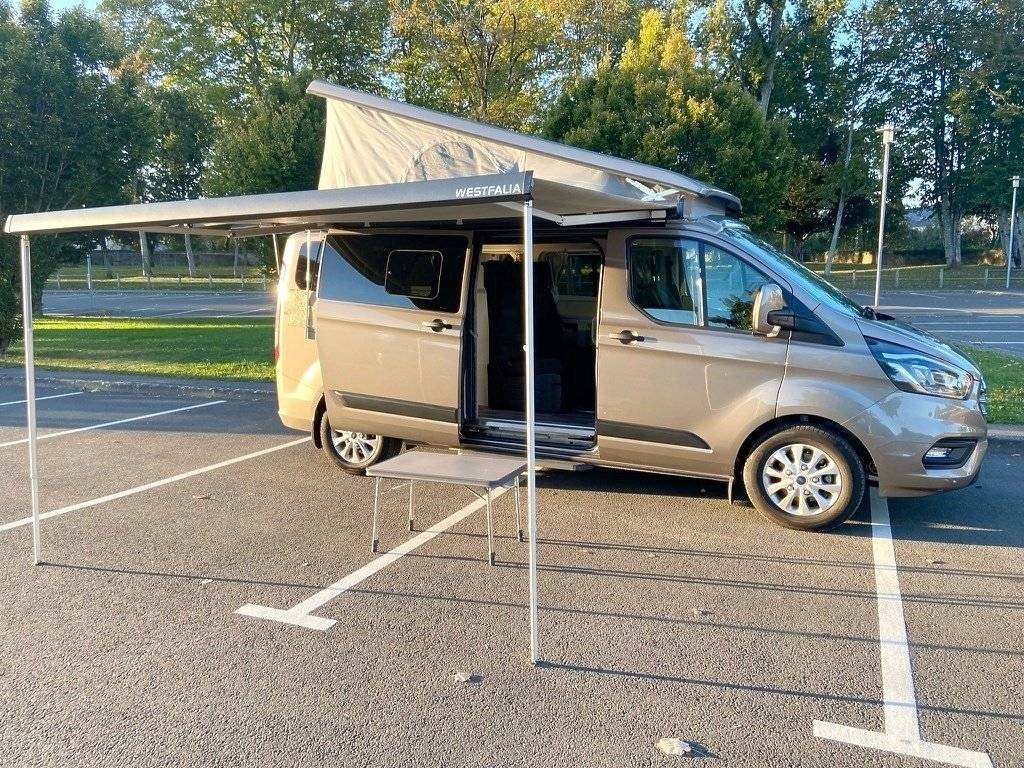 Vista frontale a ¾ Ford Transit Custom 2,0 l 185 ch - Yescapa