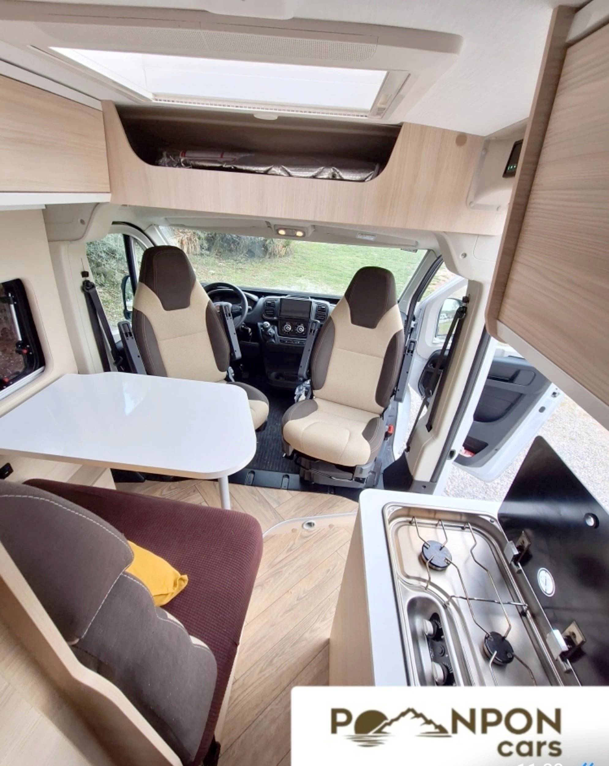 Dining Area Fiat 2.2 140 CV - Yescapa