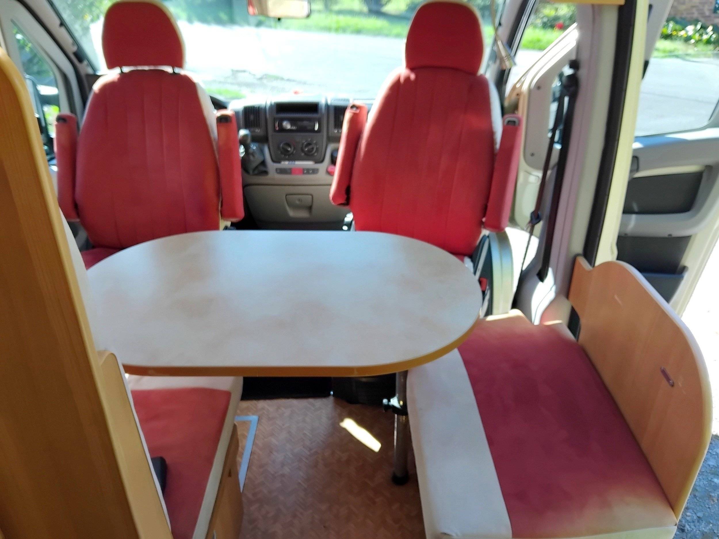 Dining Area Fiat 2.3 multijet 120 ch - Yescapa