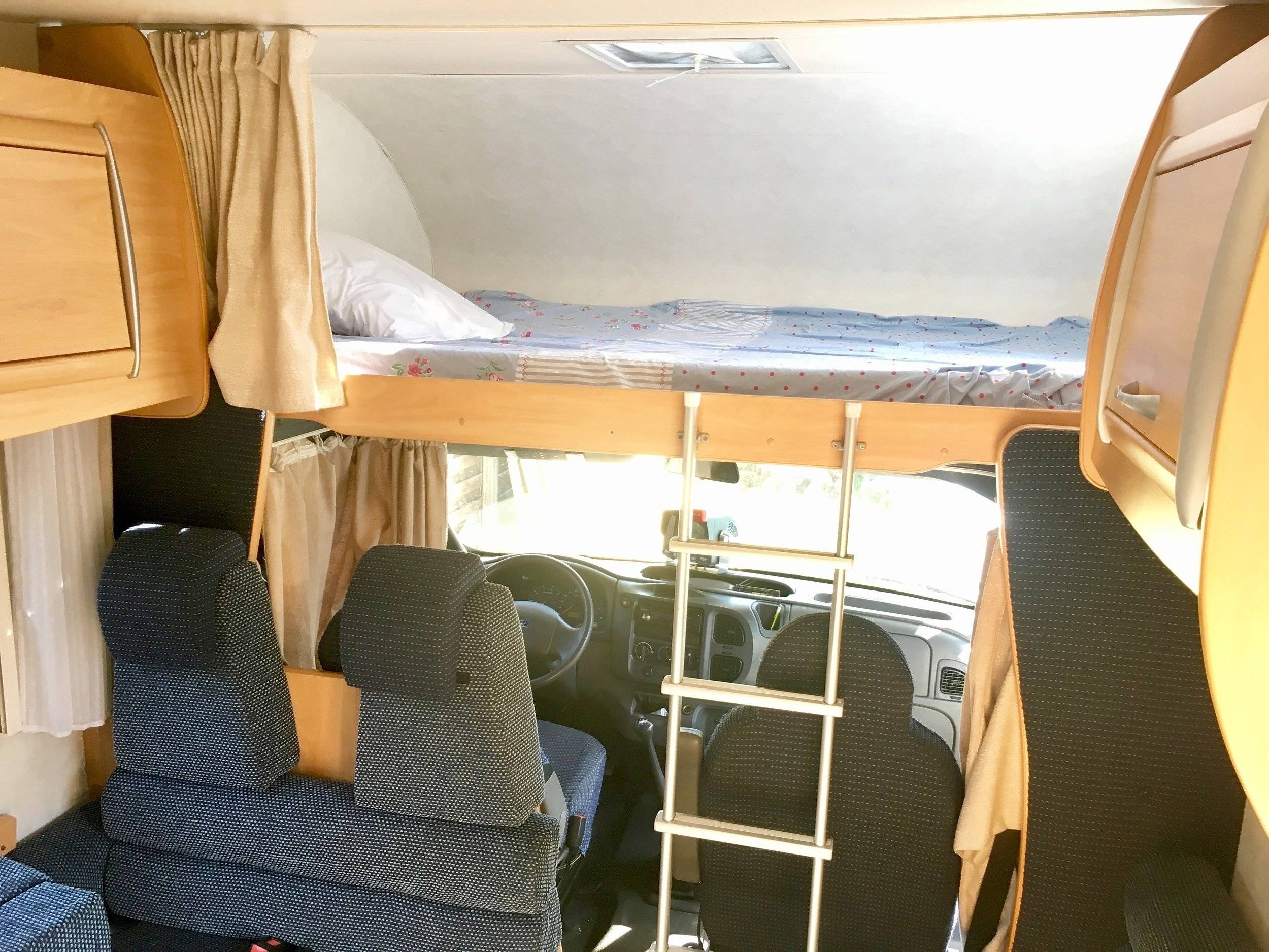 Couchages Ford Transit 125 ch - Yescapa