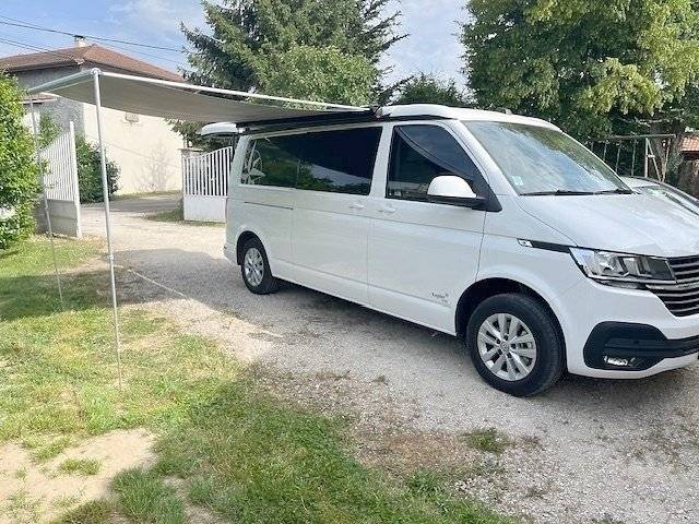Vue avant de 3/4 Volkswagen volkswagen - Yescapa