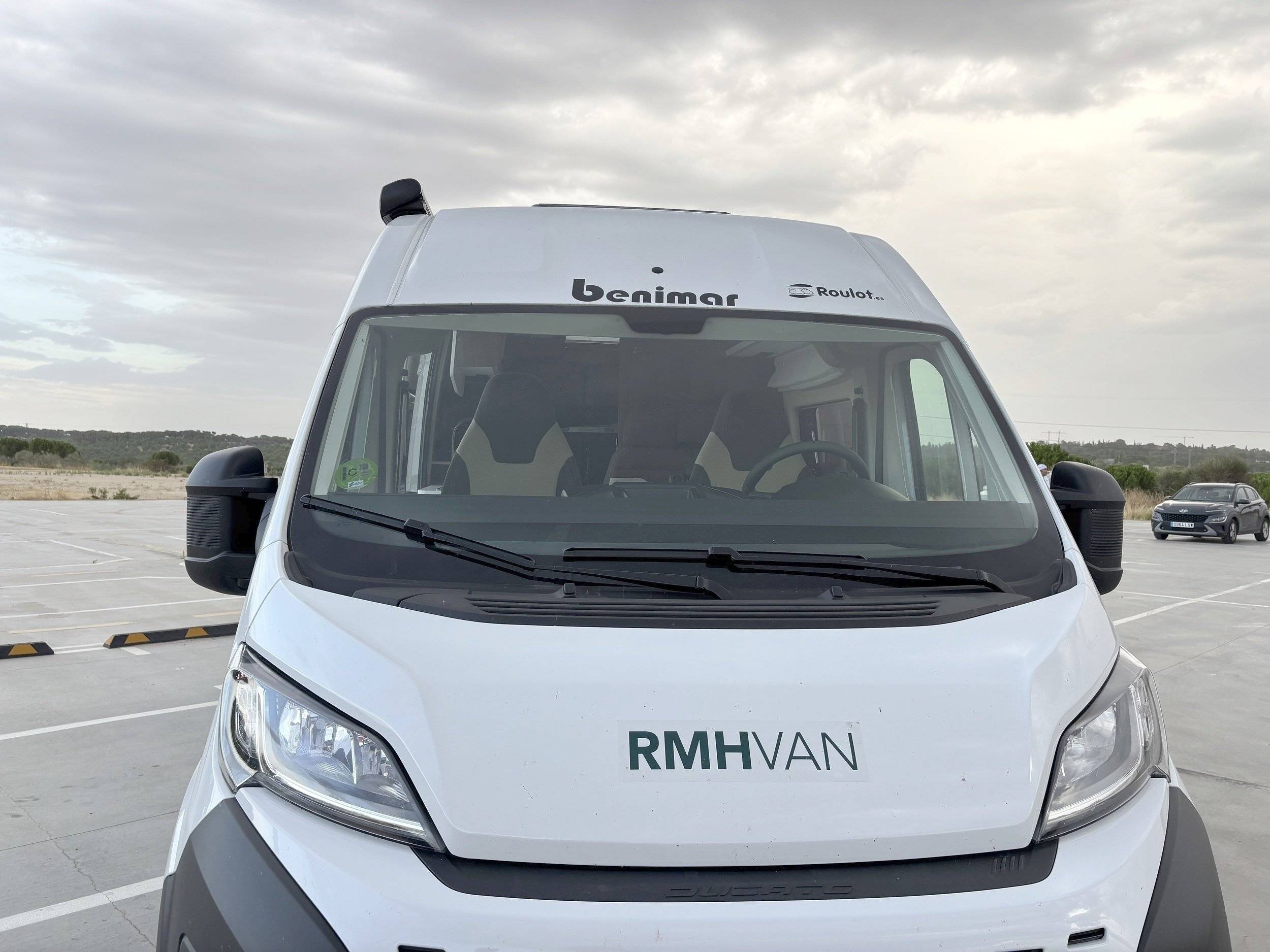 Front view from 3/4 Fiat Ducato 120 Multijet - Yescapa