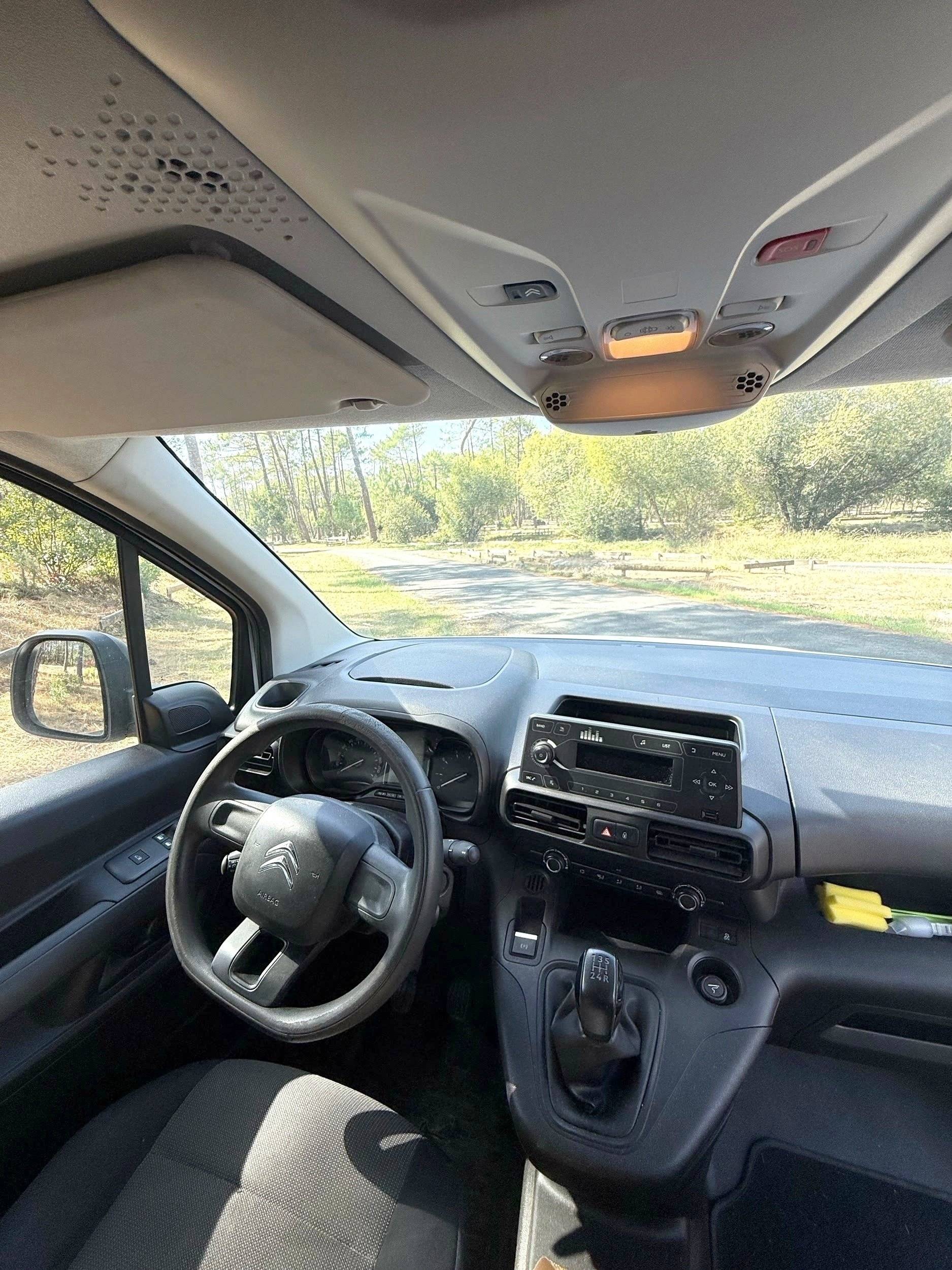 Poste de conduite Citroën Berlingo XL - Yescapa
