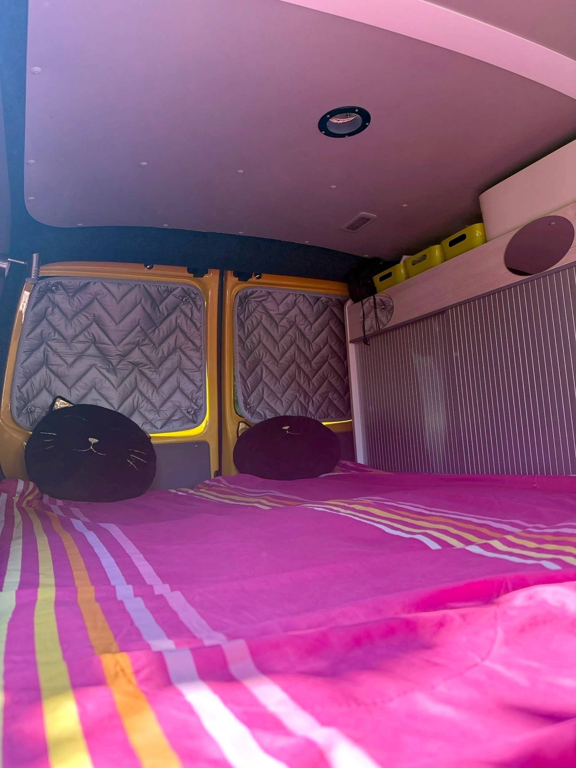 Plazas en cama Volkswagen T6 2 l 102 ch - Yescapa