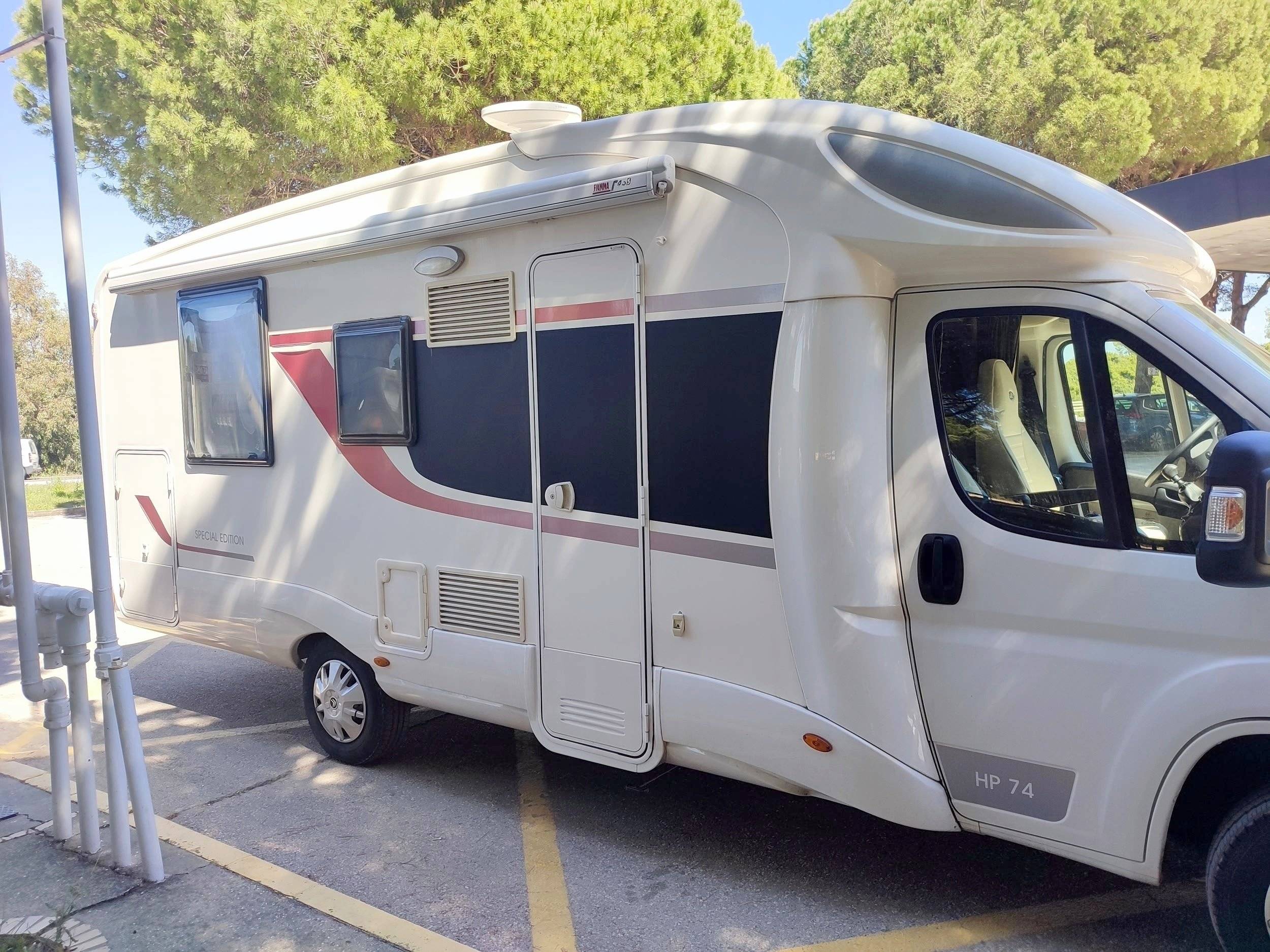 Vista del vehículo ángulo delantero  - Yescapa