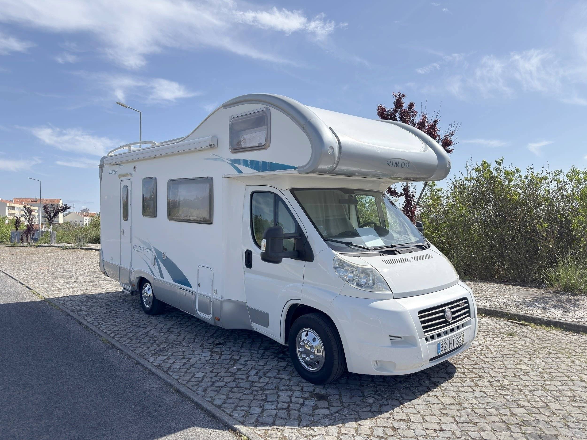 Vista de 3/4 Fiat Ducato 3,0 l 160 ch - Yescapa