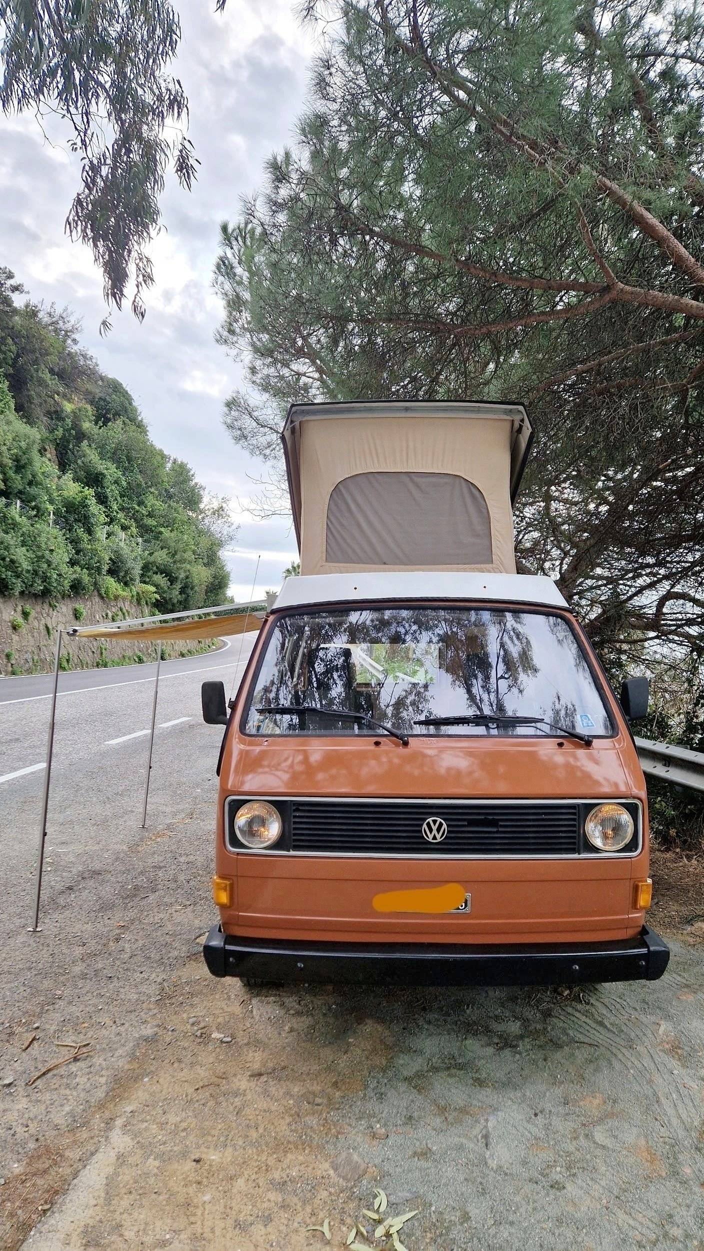 Vista frontale a ¾ Volkswagen T3 Westfalia - Yescapa