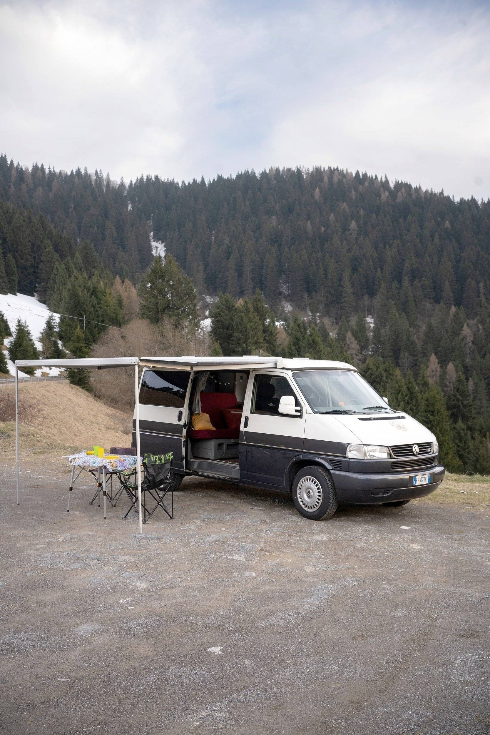 schräge Vorderansicht Volkswagen Volkswagen T4 California 2.5 TDI - Yescapa