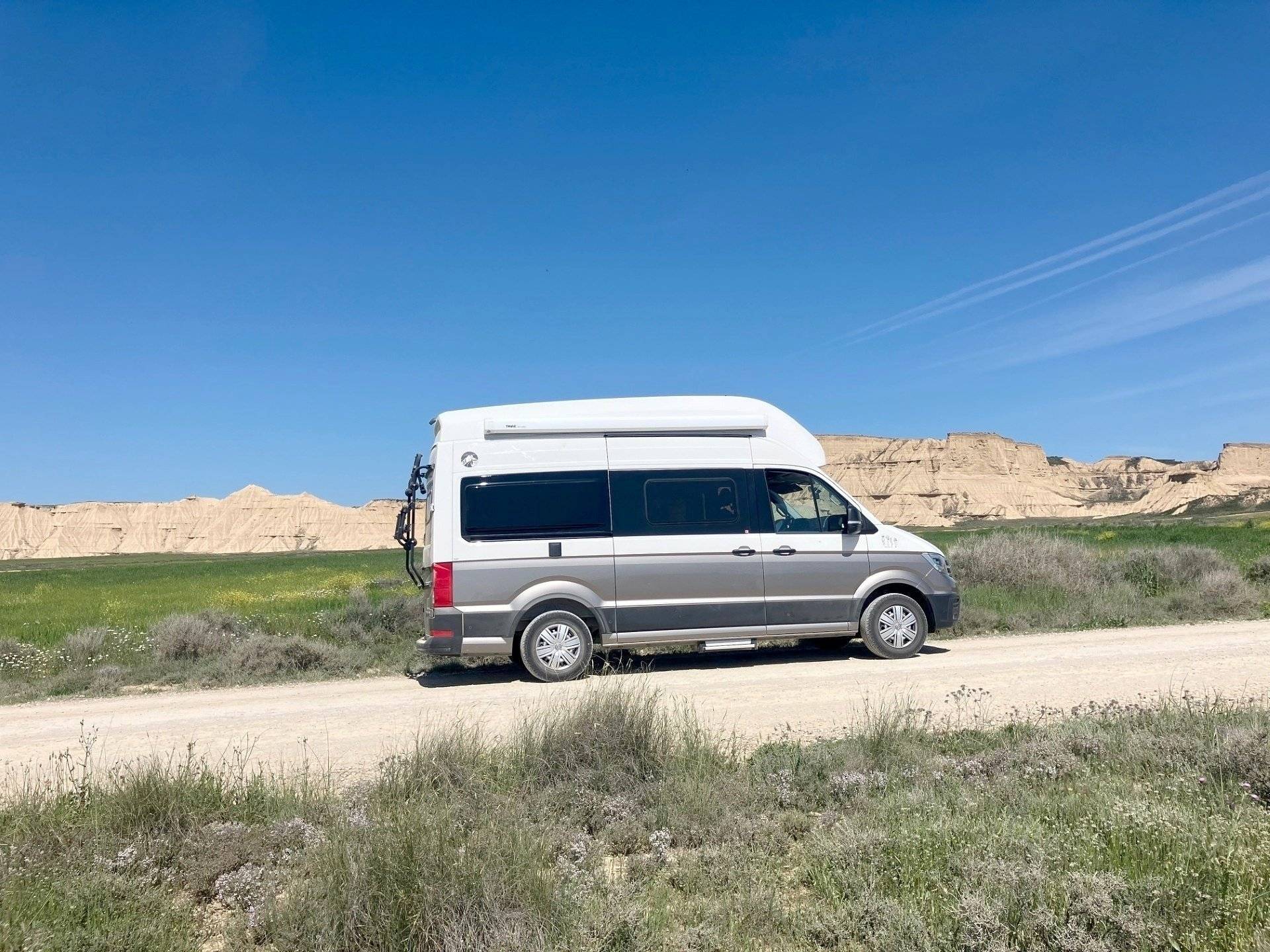 Vista frontale a ¾ Volkswagen GRAND CALIFORNIA 600 - Yescapa
