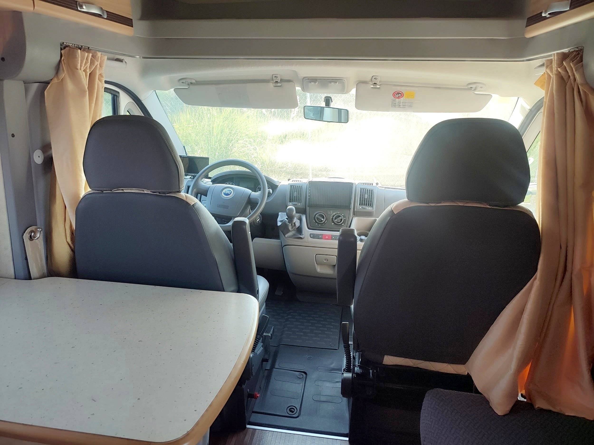 Área de jantar Fiat 2,3 l 130 ch - Yescapa