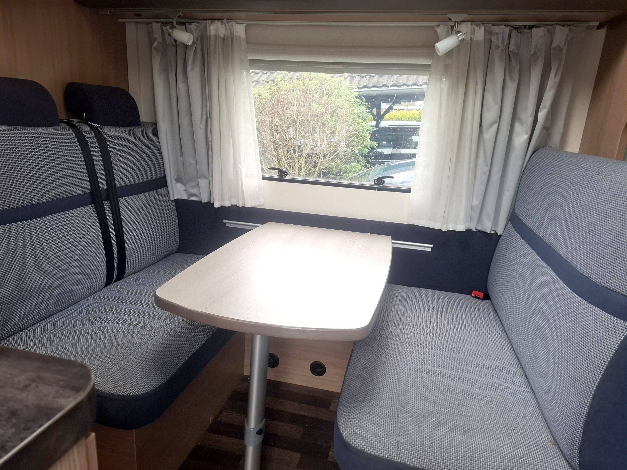 Eethoek Fiat Ducato 2,3 l 150 ch - Yescapa