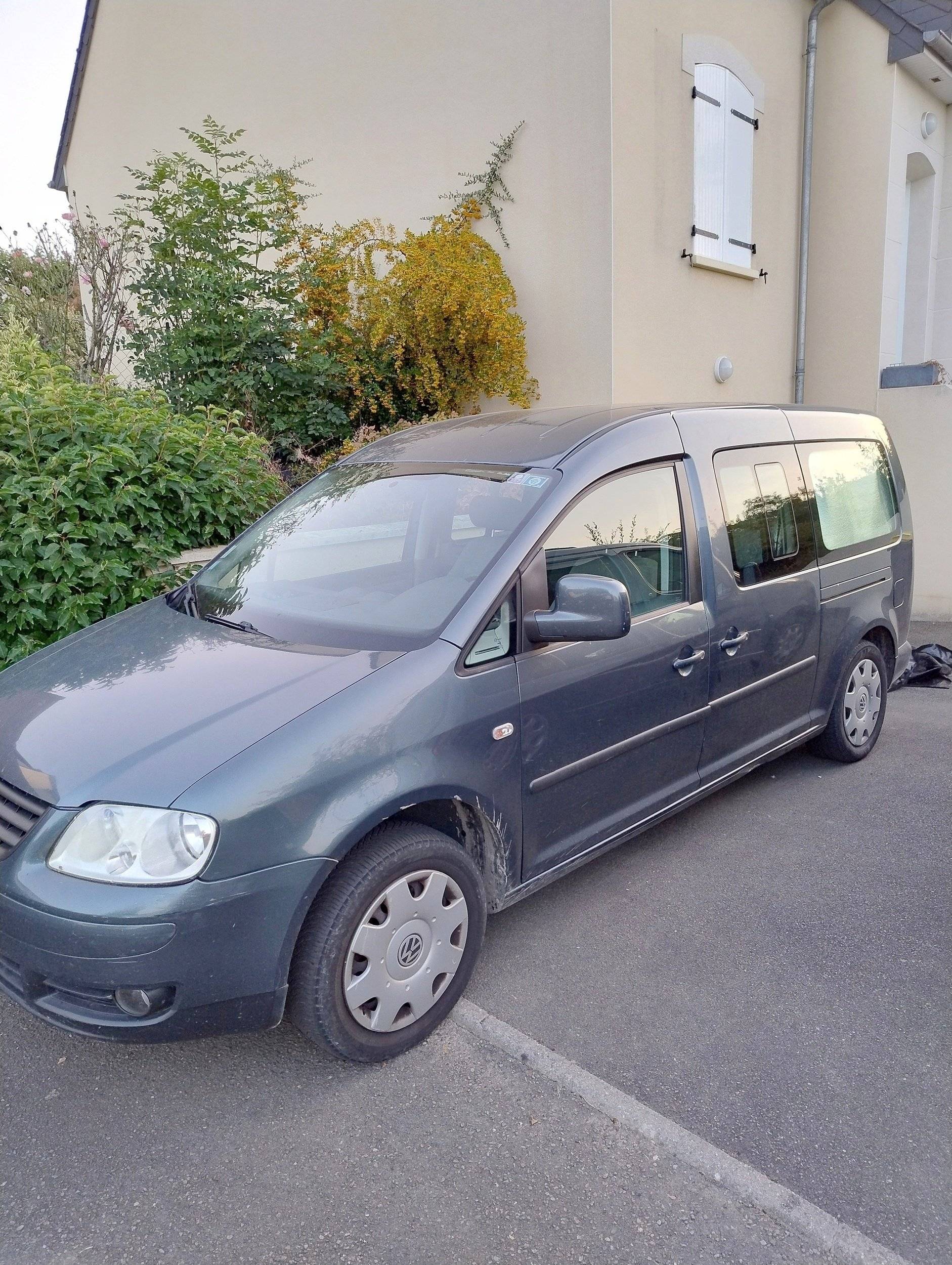 Vue avant de 3/4 Volkswagen 1.9TDi - Yescapa