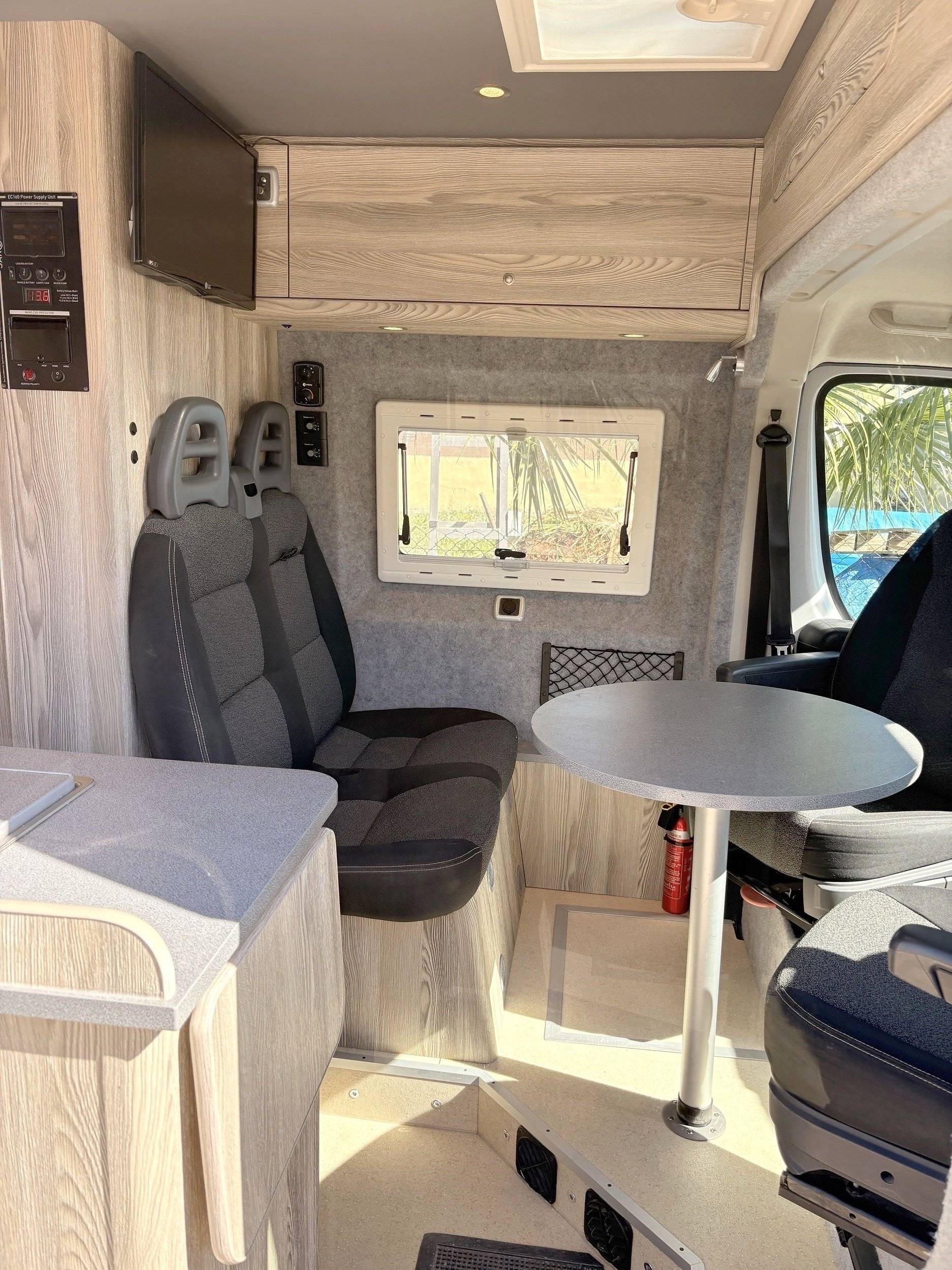 Coin repas Fiat 35 light 2,2 l 130 ch. - Yescapa