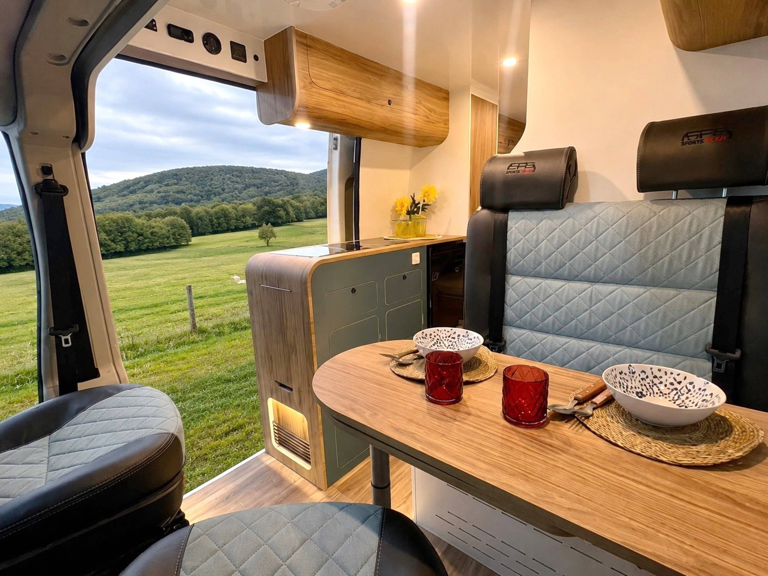 Coin repas Citroën Jumper BlueHDi 140 - Yescapa