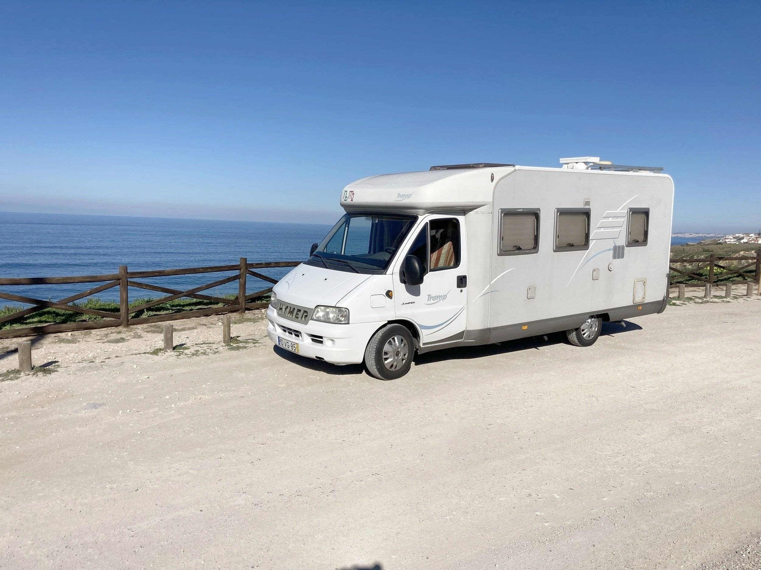 Vue avant de 3/4 Fiat Ducato 120 Multijet - Yescapa