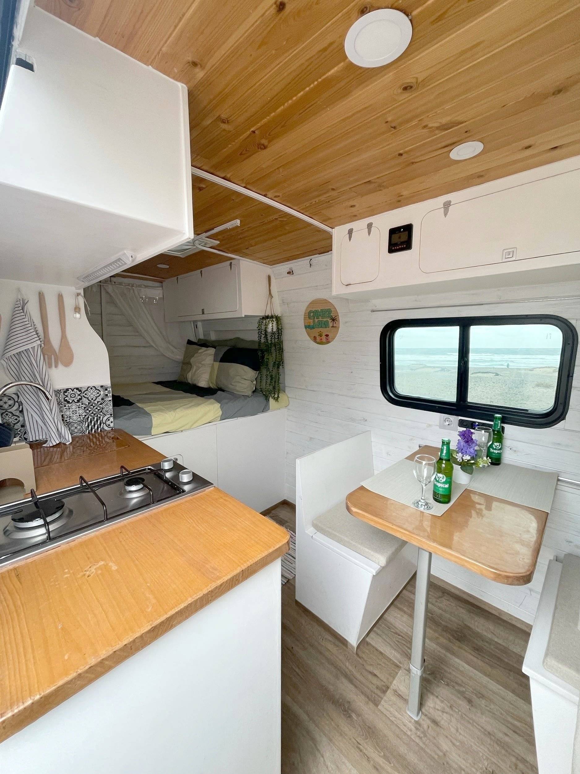 Front view from 3/4 Nissan Interstar - Yescapa