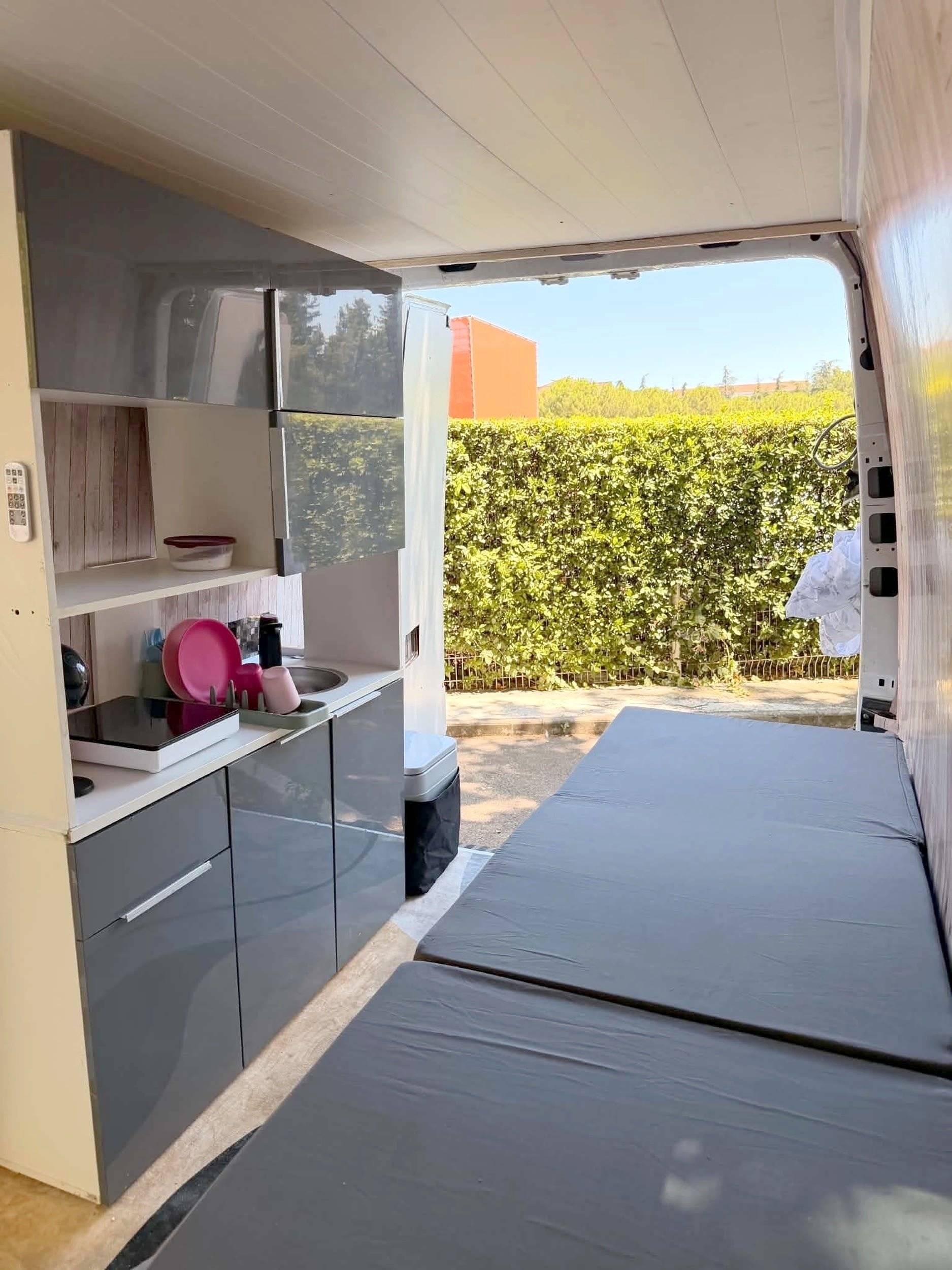 Dining Area Mercedes Sprinter 4x4 316 CDI 2,2 l 163 ch - Yescapa