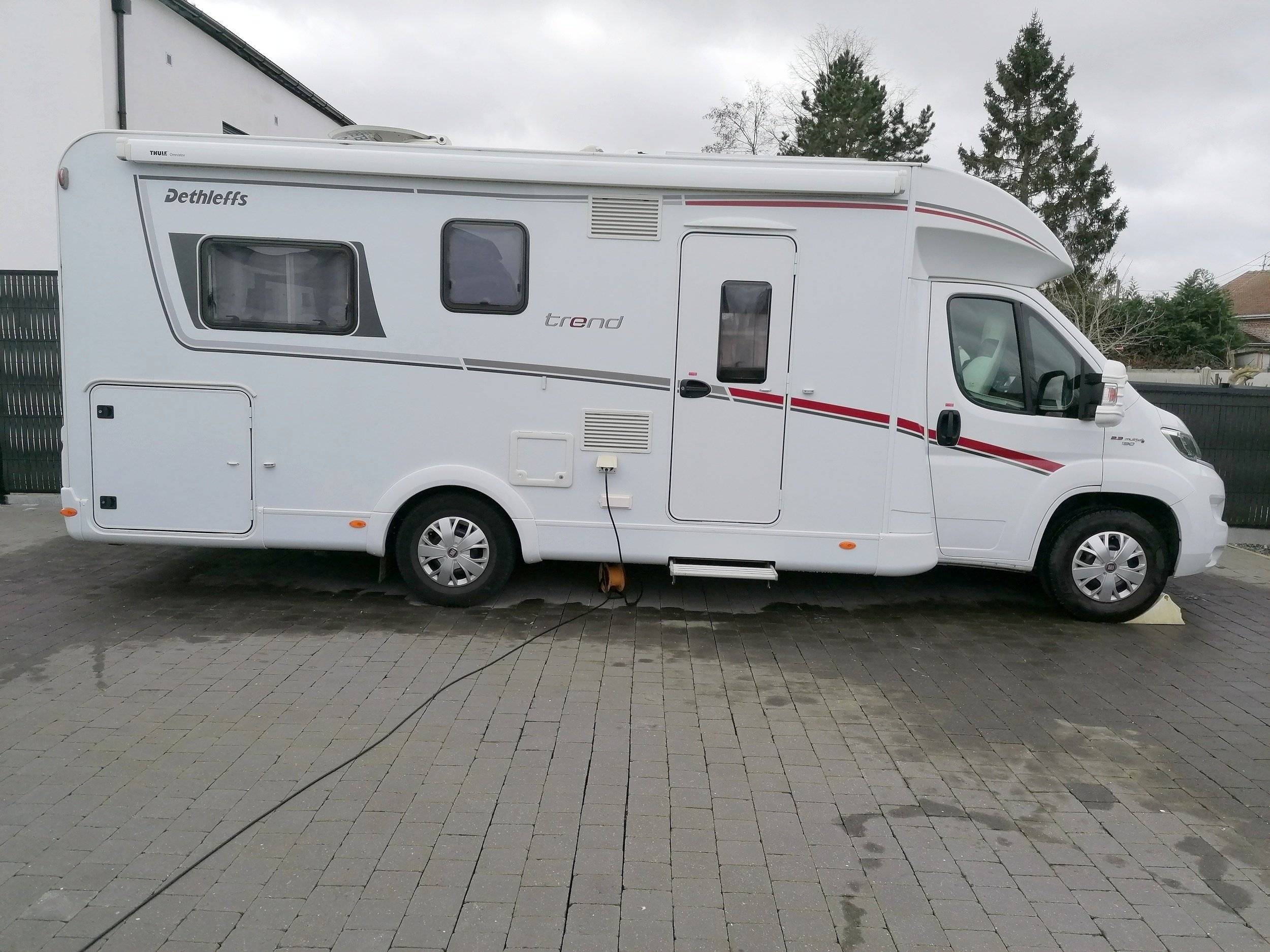 Vista del vehicle angle davanter Fiat - Yescapa