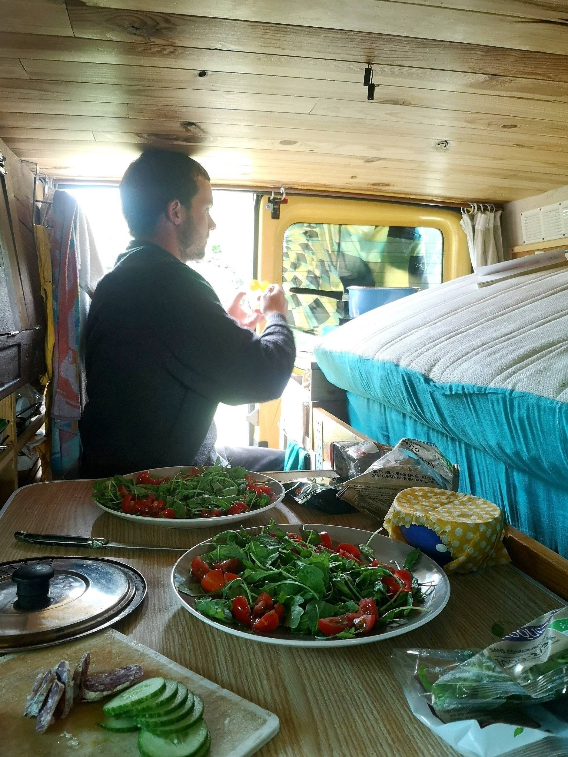 Coin repas Ford Transit - Yescapa