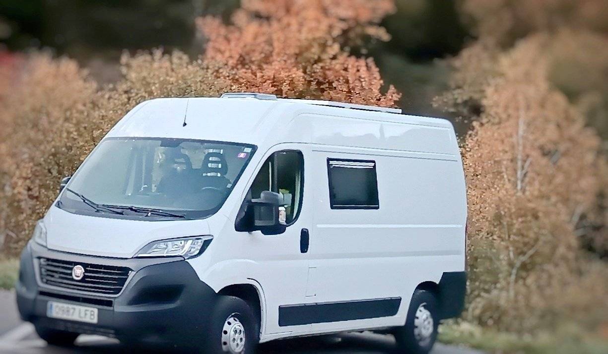 Vista frontale a ¾ Fiat Fiat Ducato - Yescapa