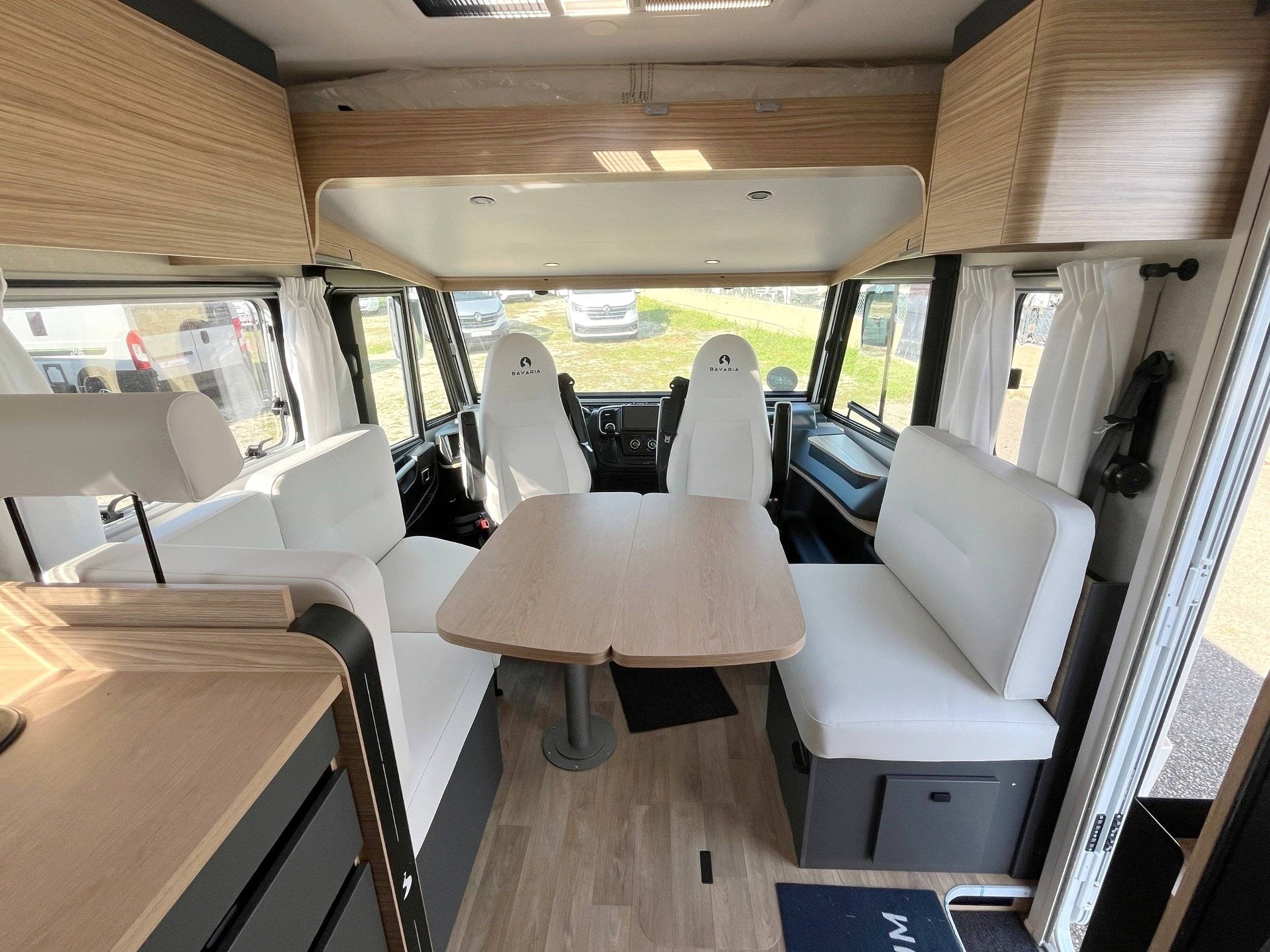 Área de jantar Fiat Ducato 2,3 l 180 ch - Yescapa