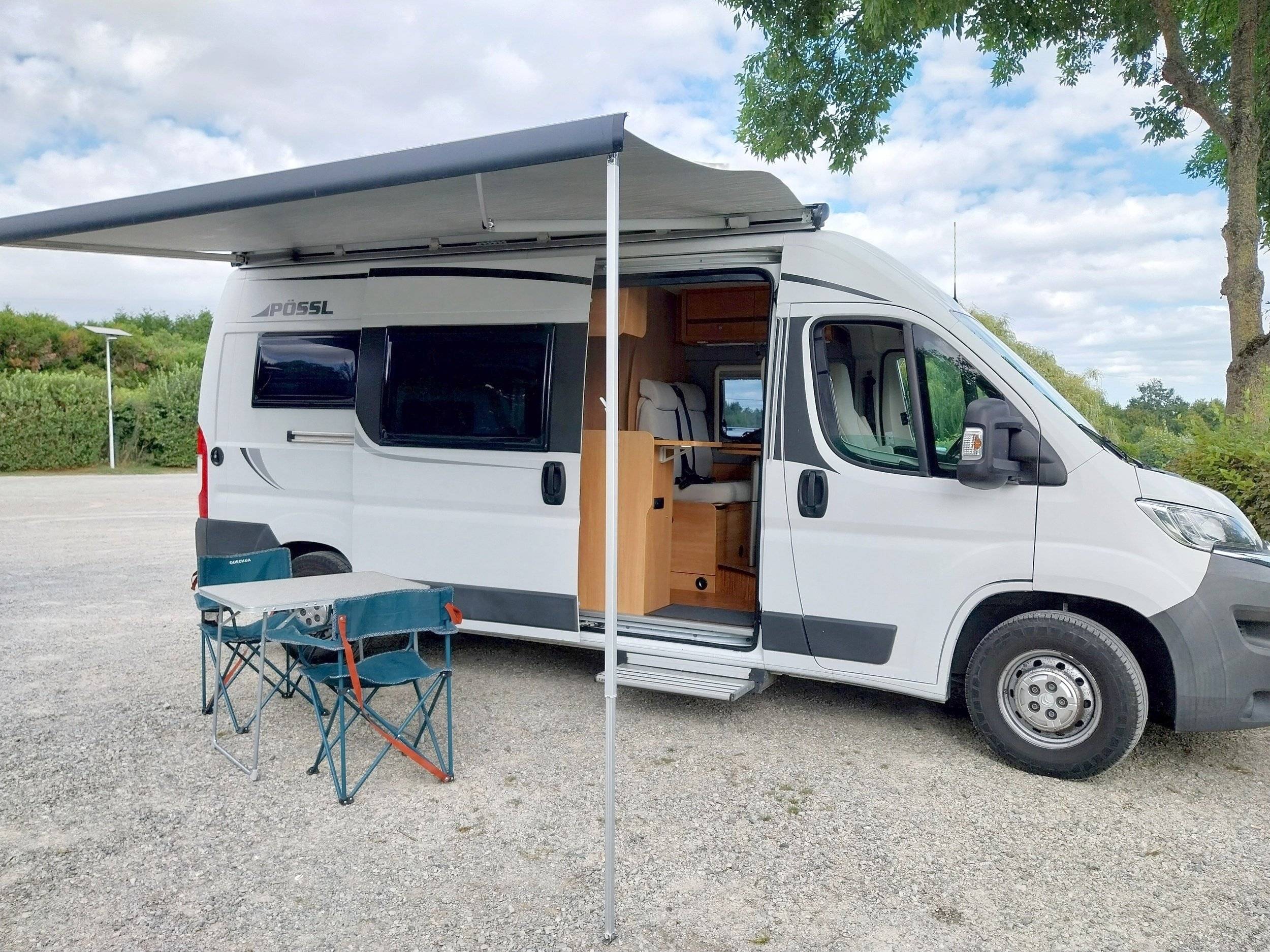 Vue avant de 3/4 Citroën Jumper 2,2 l 130 ch - Yescapa