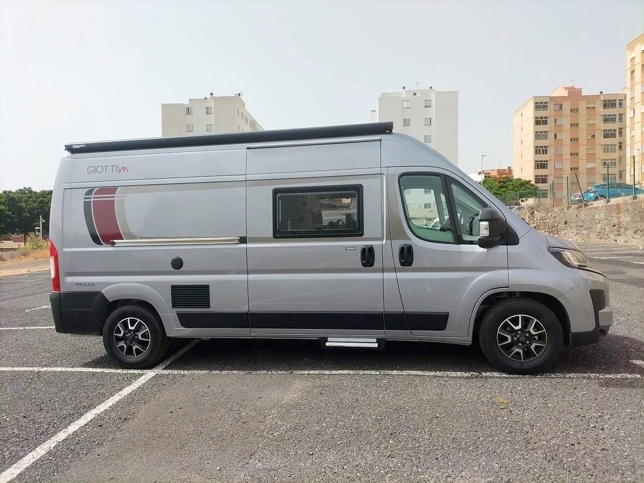 Voorkant 3/4 Peugeot Peugeot boxer - Yescapa