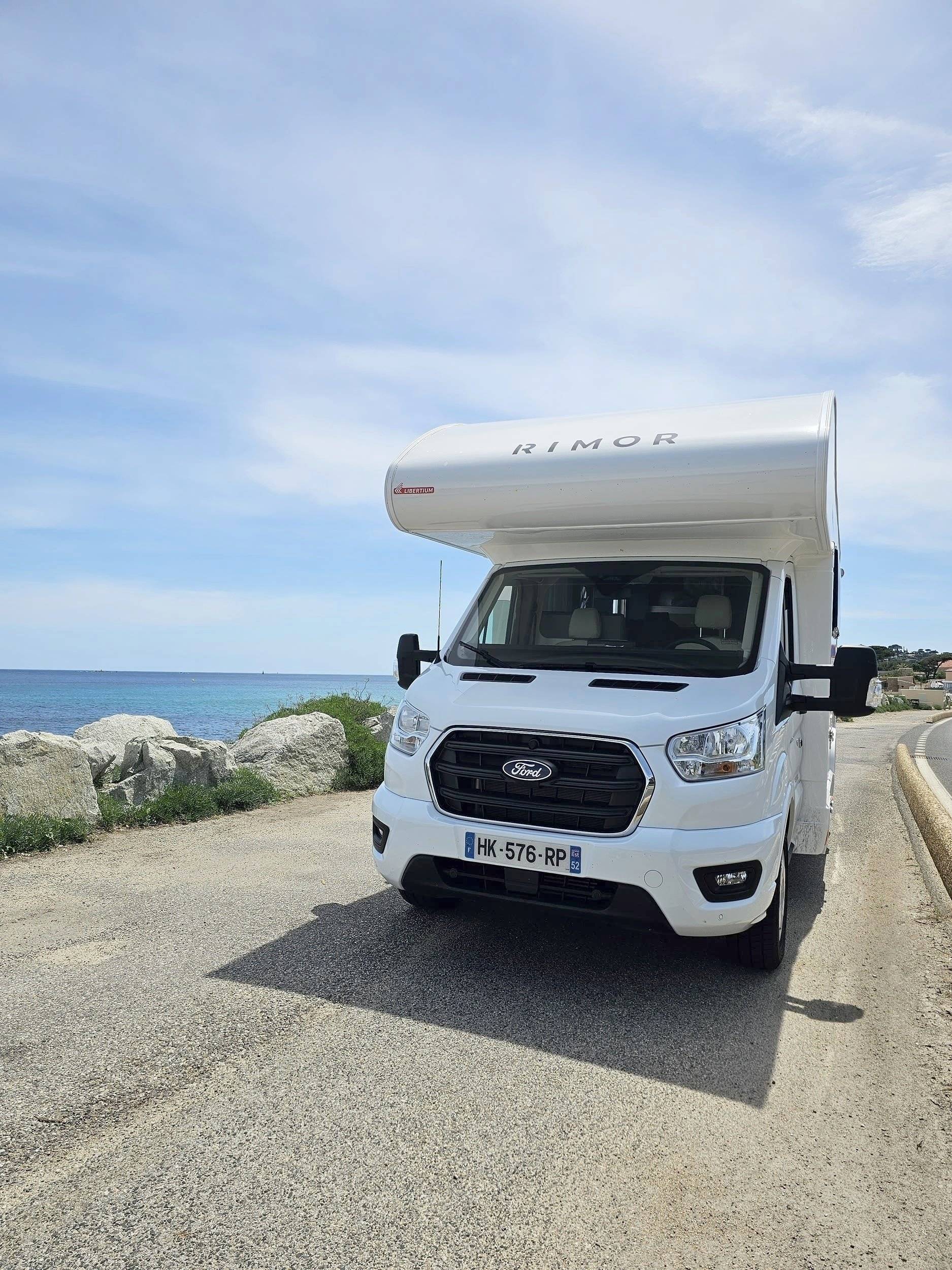 Front view from 3/4 Ford Rimor - Yescapa