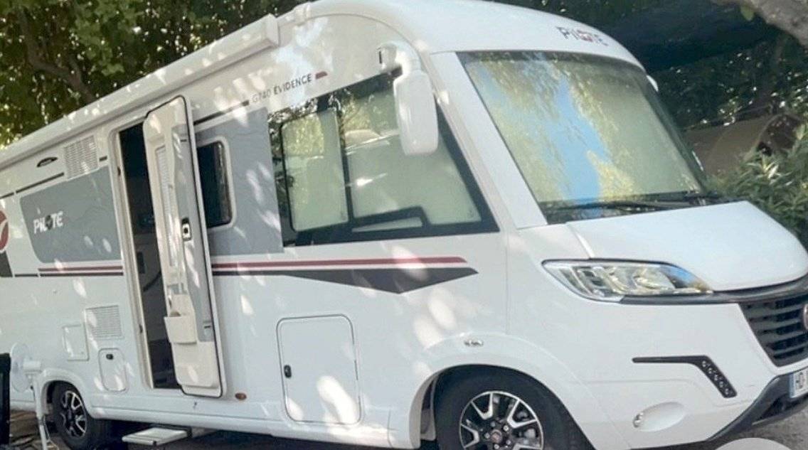 Front view from 3/4 Fiat Ducato 140 - Yescapa