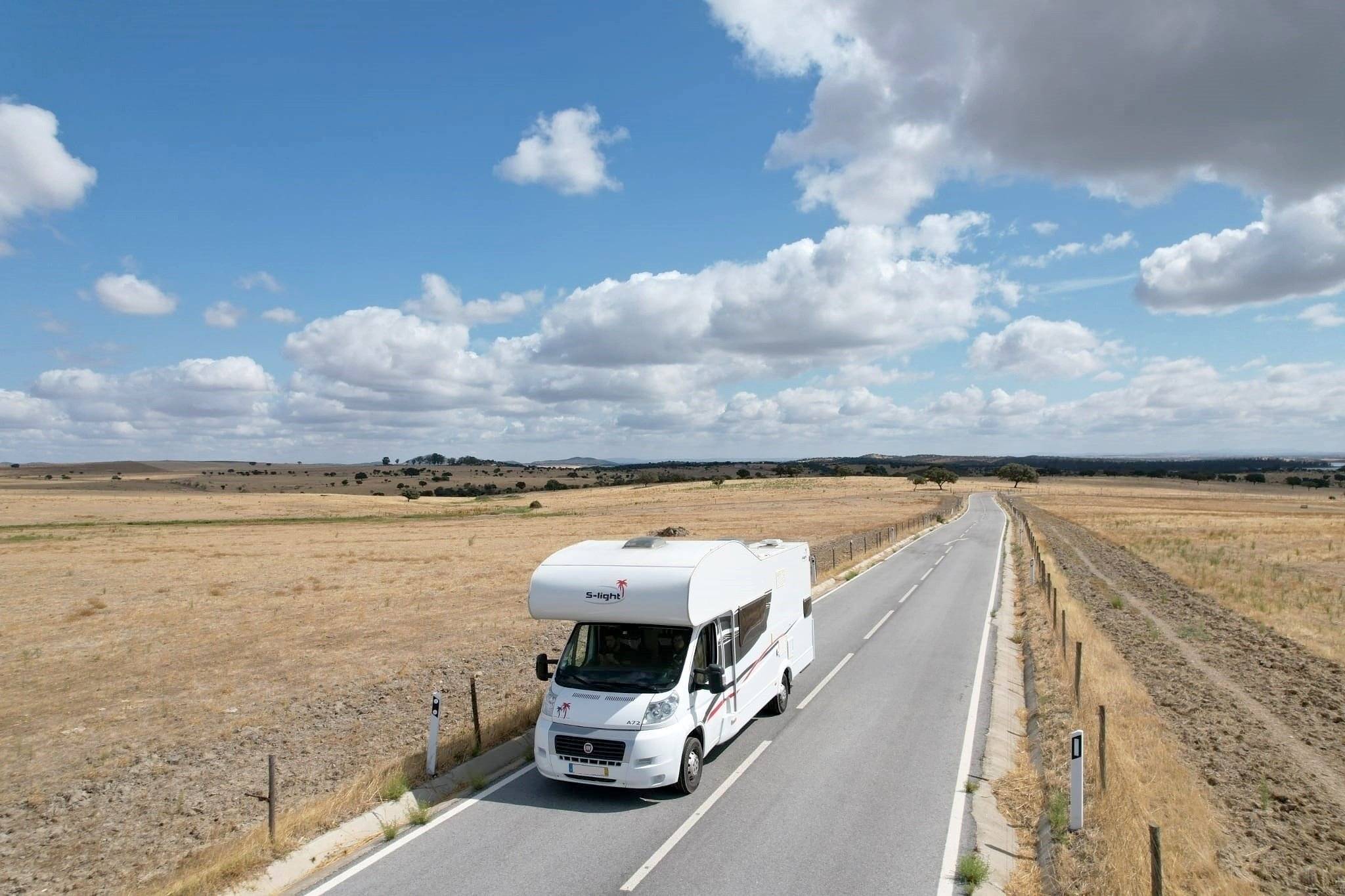 Vue avant de 3/4 Fiat Ducato - Yescapa