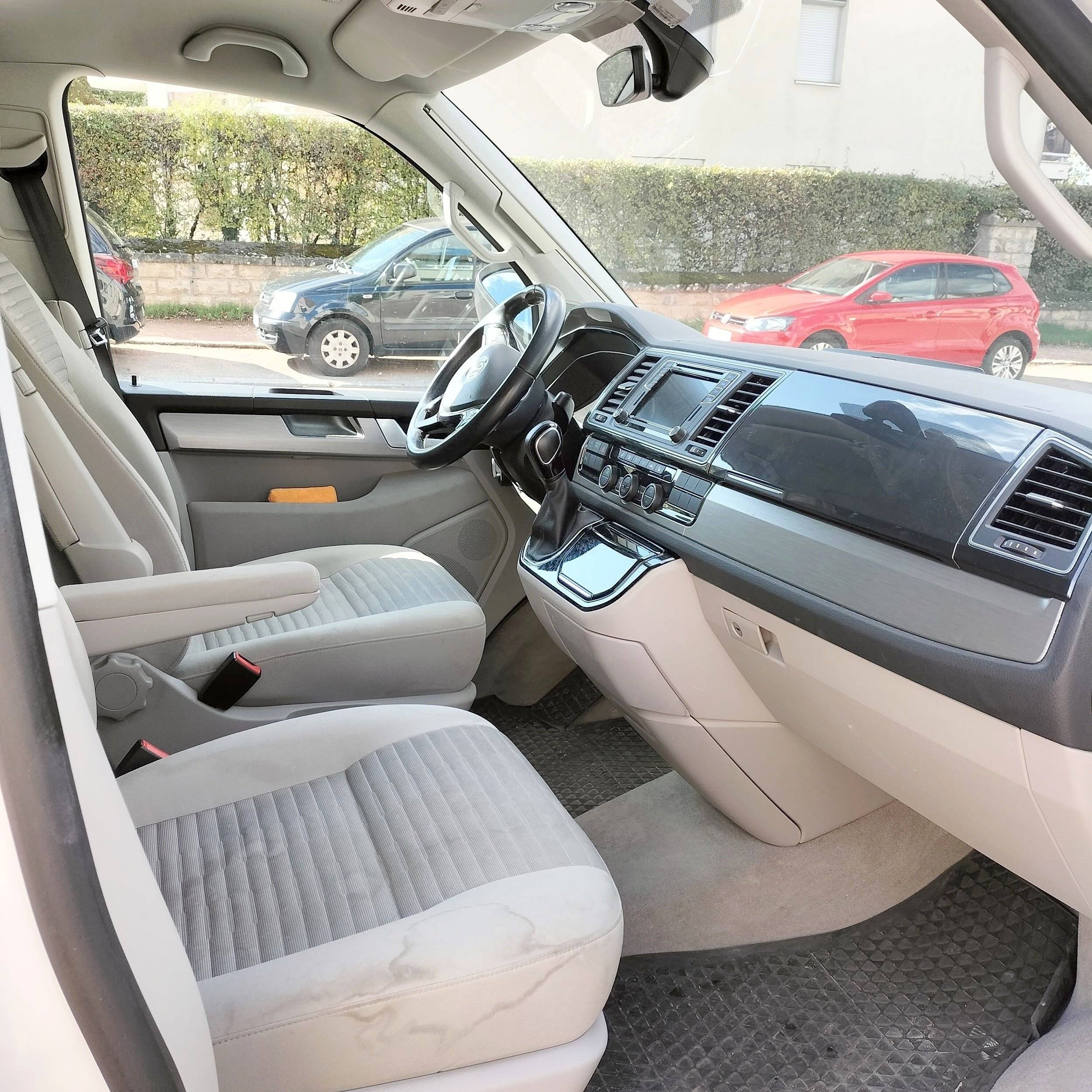 Fahrerbereich Volkswagen T6 California OCEAN - Yescapa