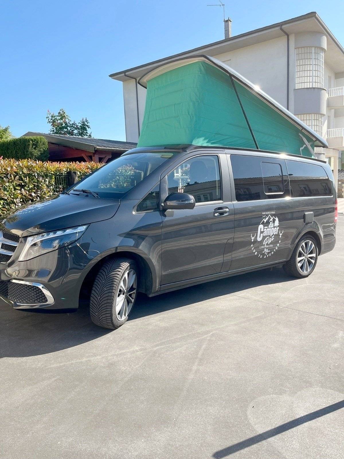 schräge Vorderansicht Mercedes - Yescapa