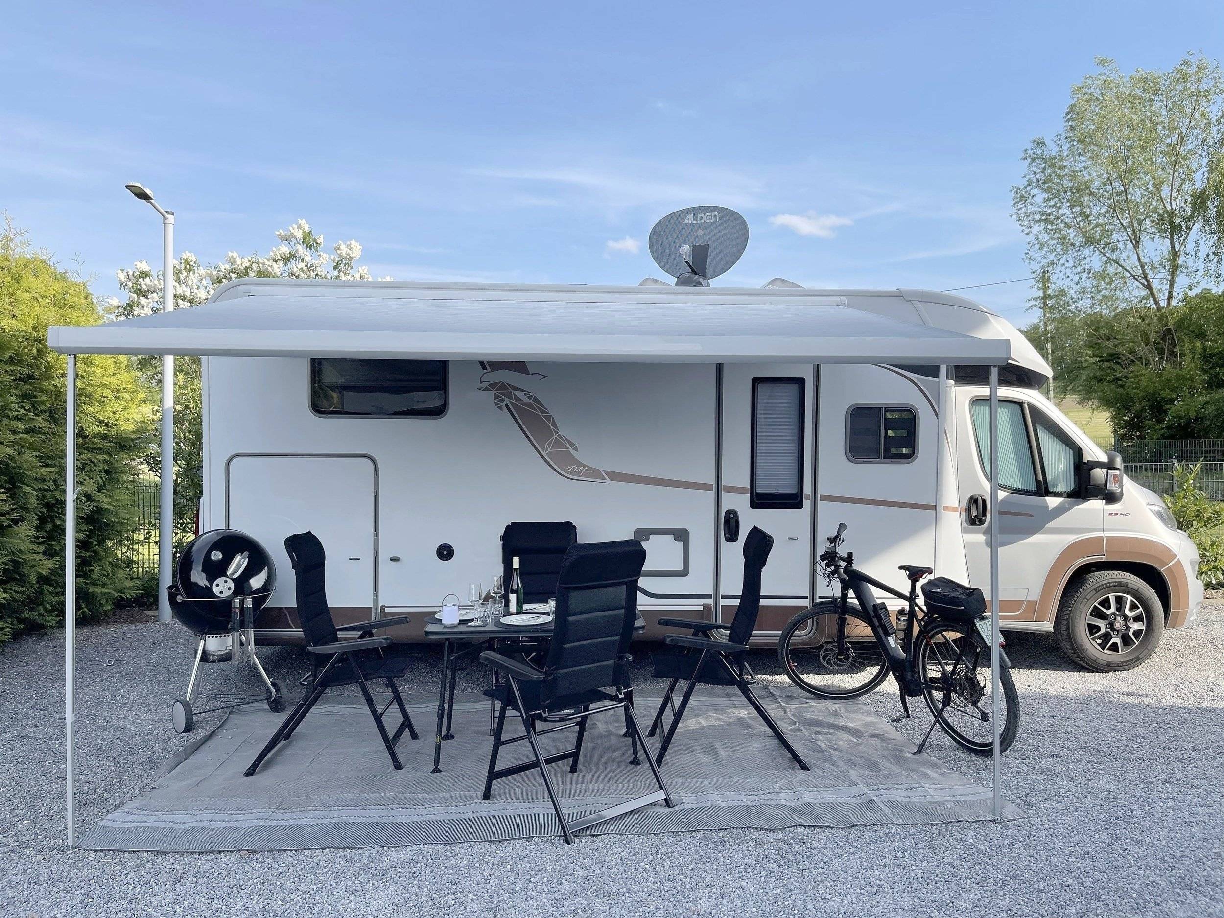 Vista del vehículo ángulo delantero Fiat Ducato 2,2 Diesel 140PS - Yescapa