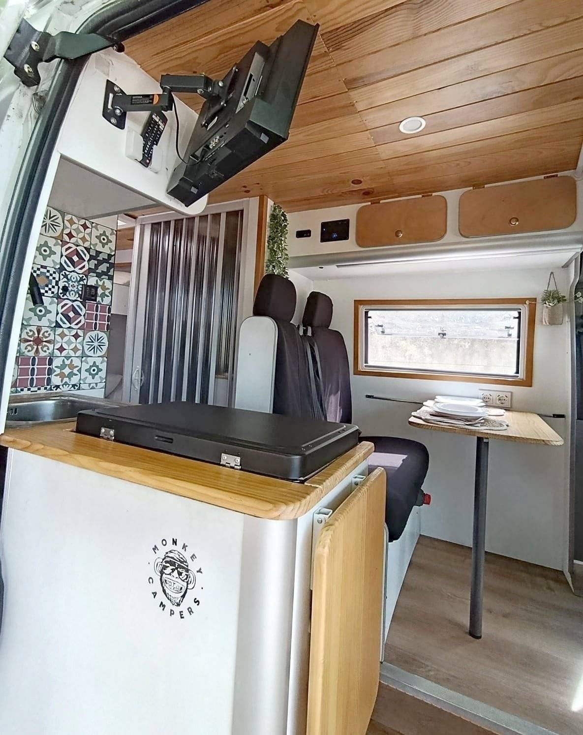 Coin repas Renault Master - Yescapa