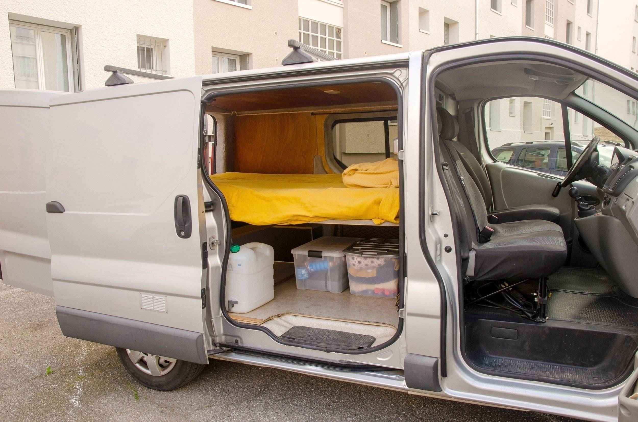 Área de jantar Renault 2,0 l dCi 115 ch - Yescapa