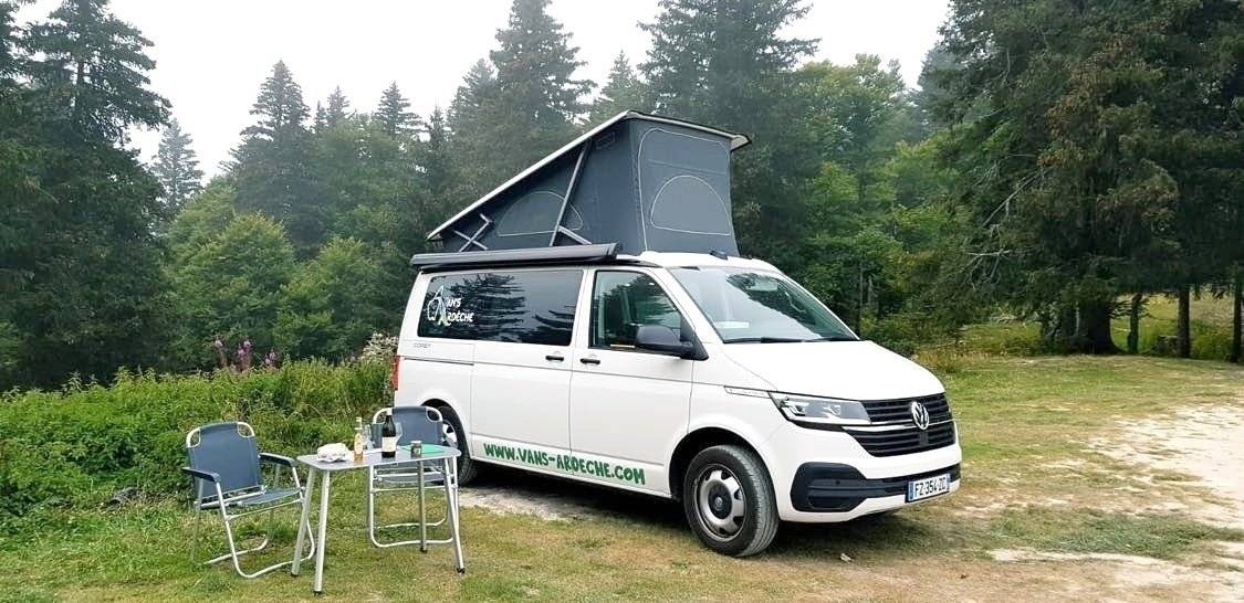 Vista frontale a ¾ Volkswagen California T6 2 l TDI 150 ch - Yescapa