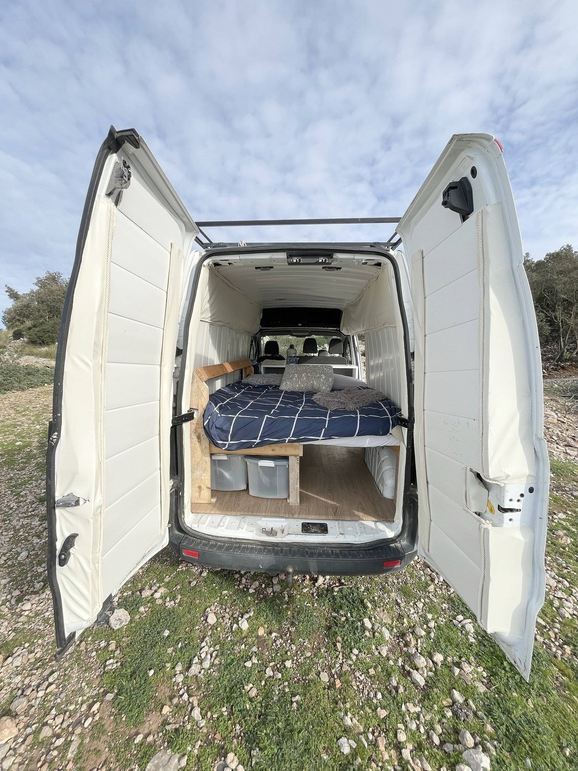Vue arrière Ford Transit Custom 2,0 l 130 ch - Yescapa